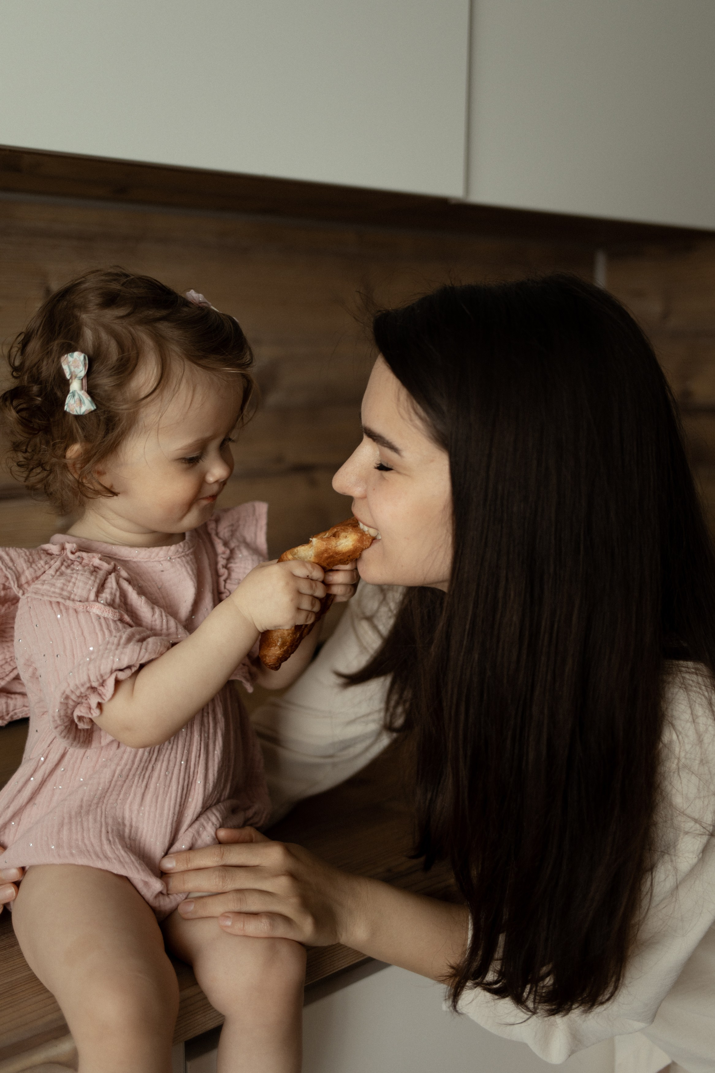 Домашняя фотосессия мама и дочка. Семейный фотограф Челябинск