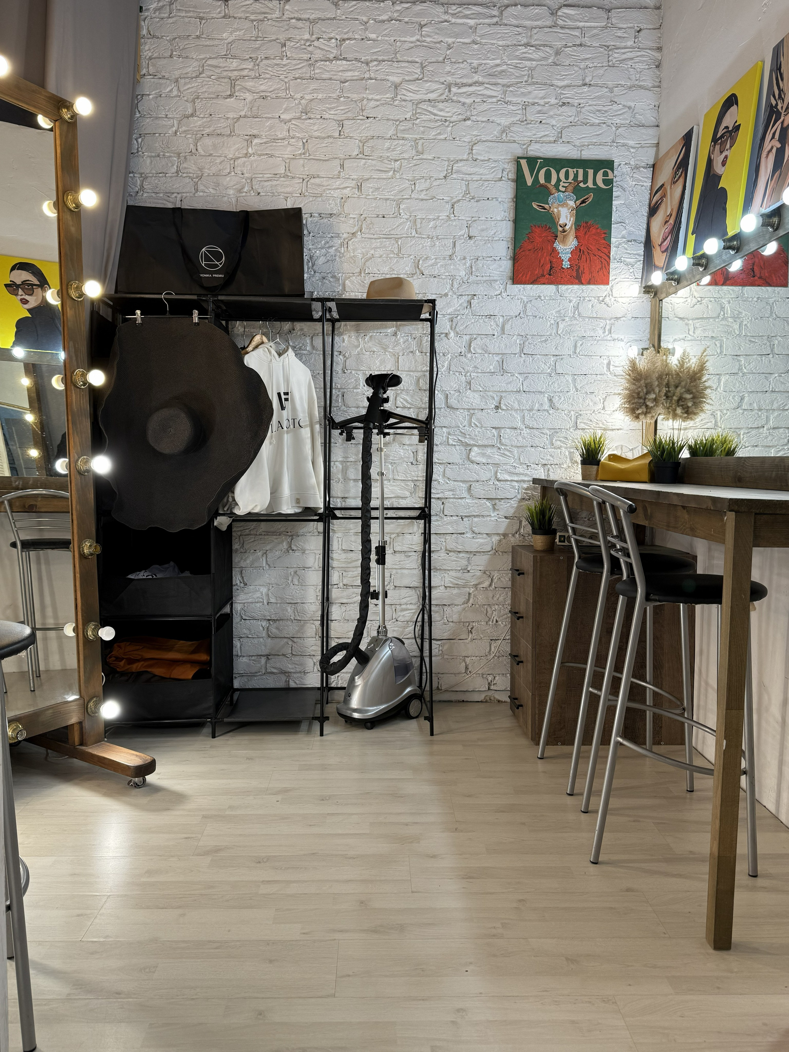 Гримерная комната. Главная