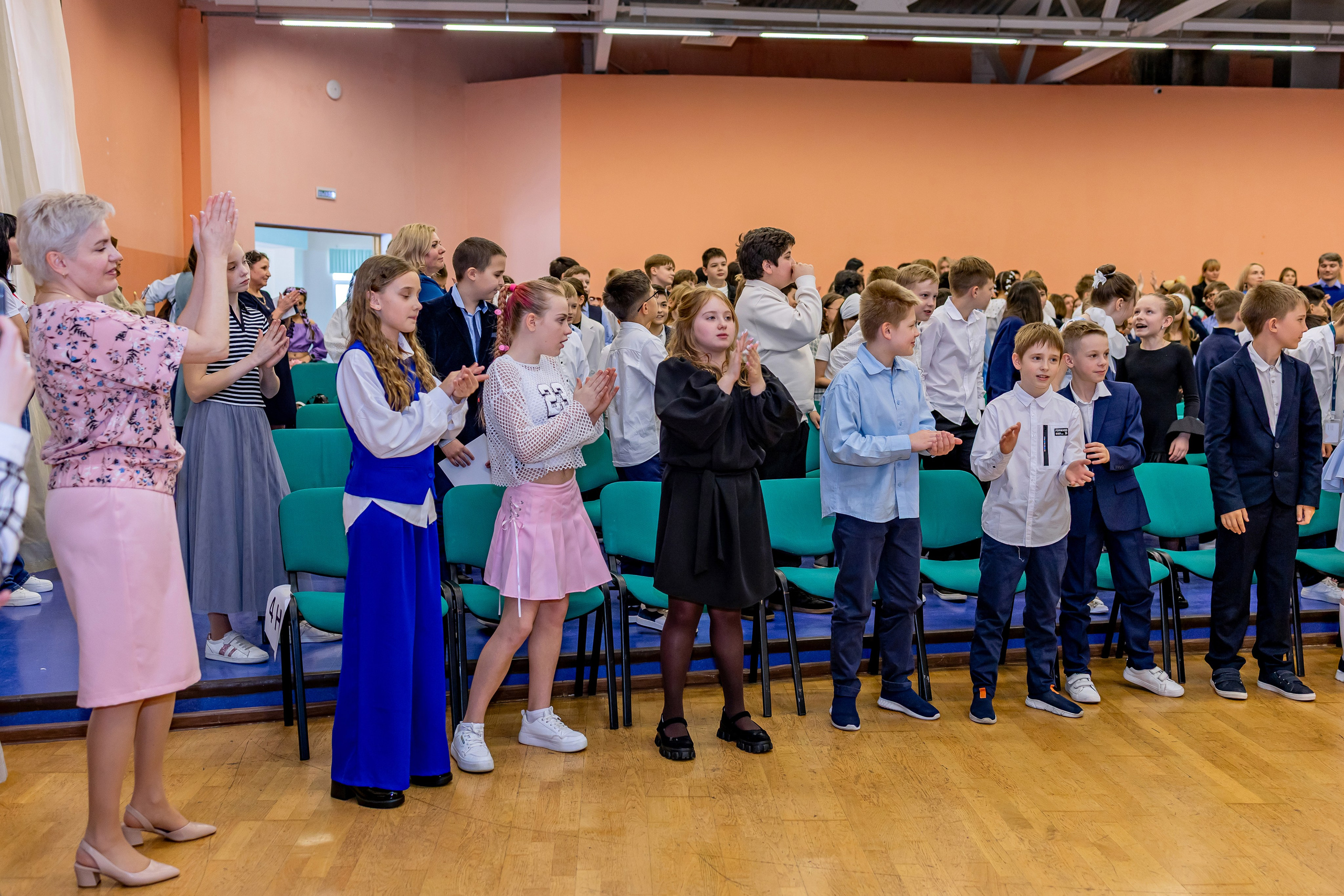 Выпускной праздник в начальной школе. Фотограф и видеограф Москва. Свадебный фотограф, видеограф. Выпускные альбомы. Оживающие альбомы