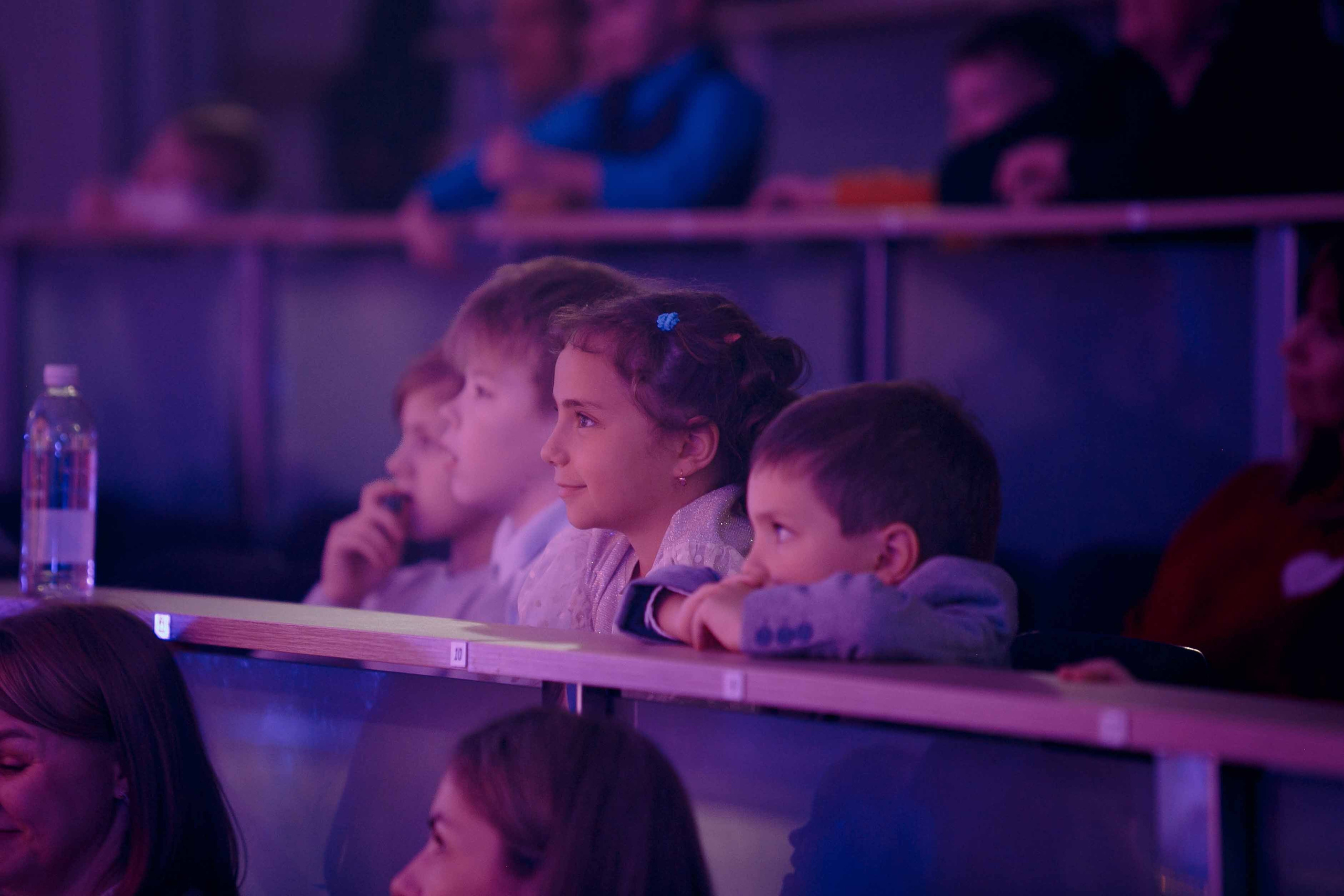 Елка в «Казармах» ТЮЗ. Ваш репортажный фотограф Артемий Антонов