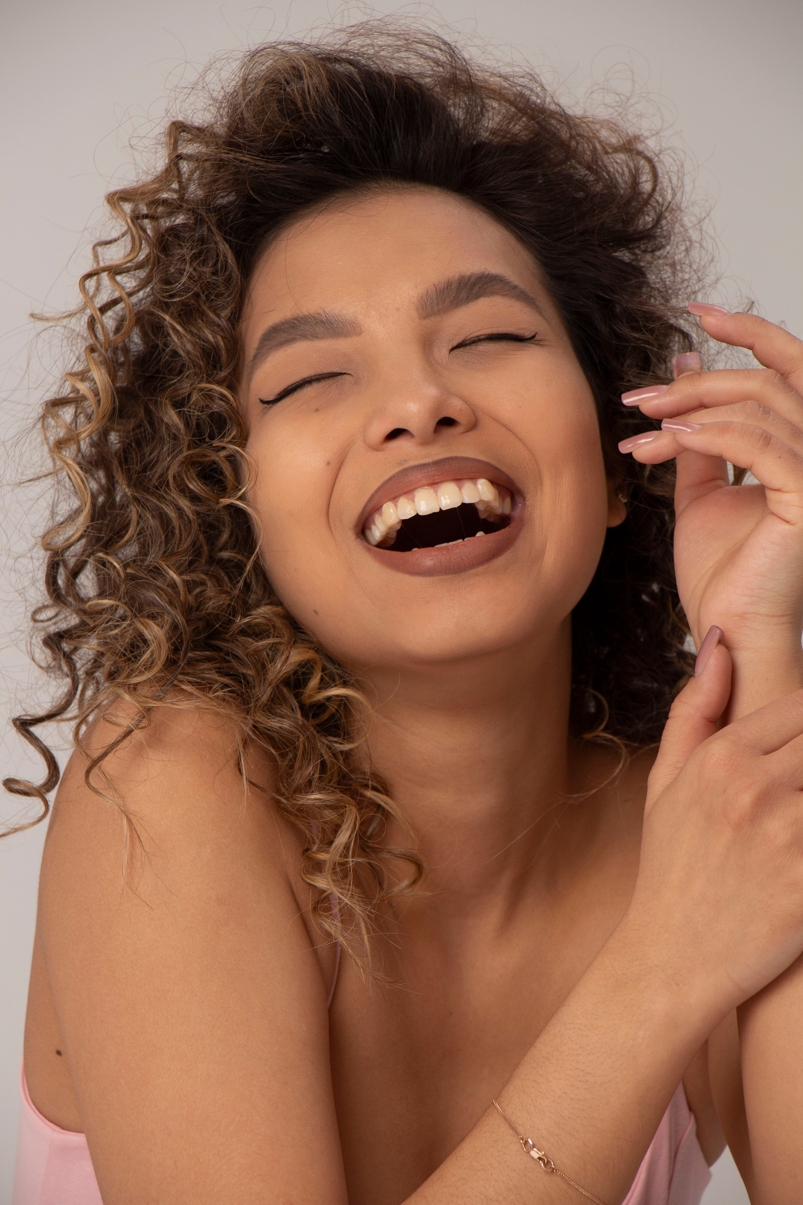 САША. Продающий контент для маркетплейсов и e-commerce «под ключ»