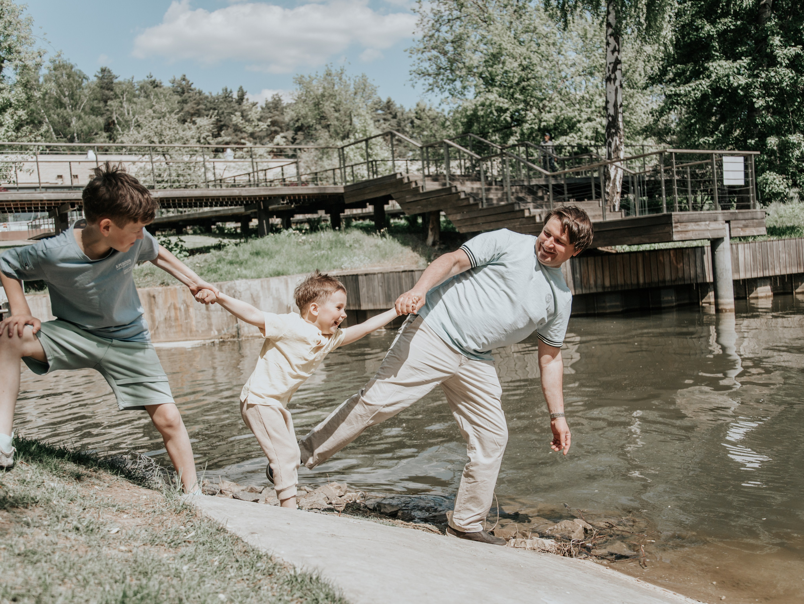 Папа, мама + два сына (в парке). Фотограф текстиля в Москве Ольга Иванова