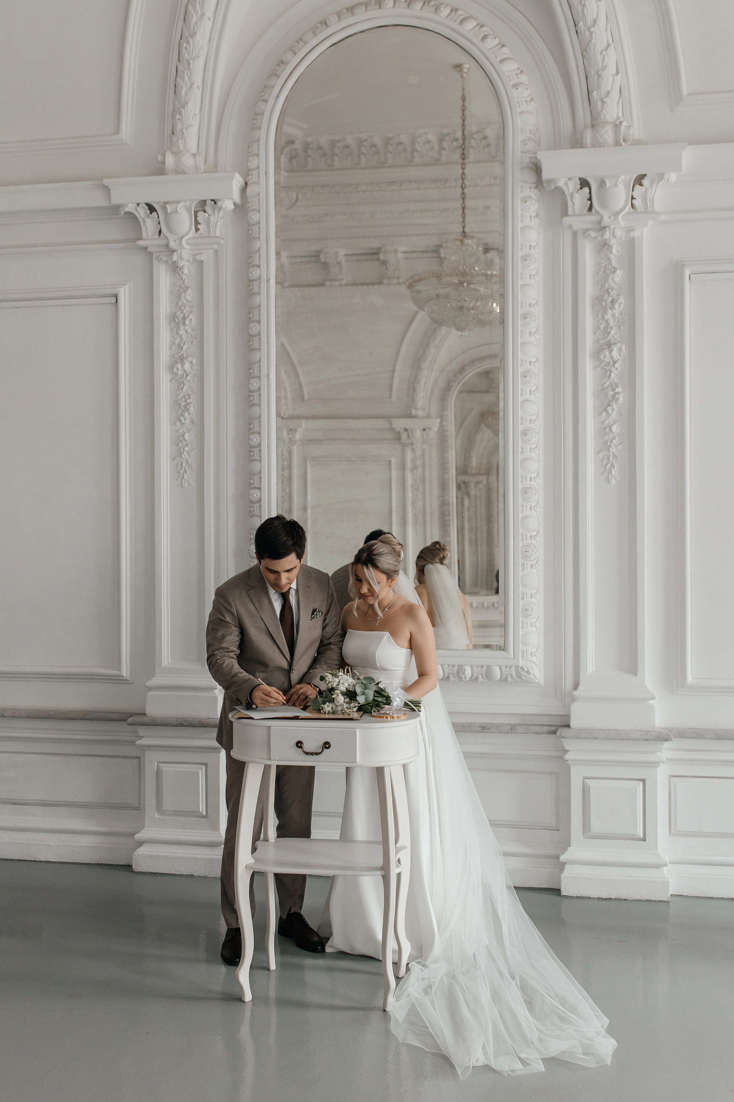 Свадебная фотосессия в Особняке Спиридонова