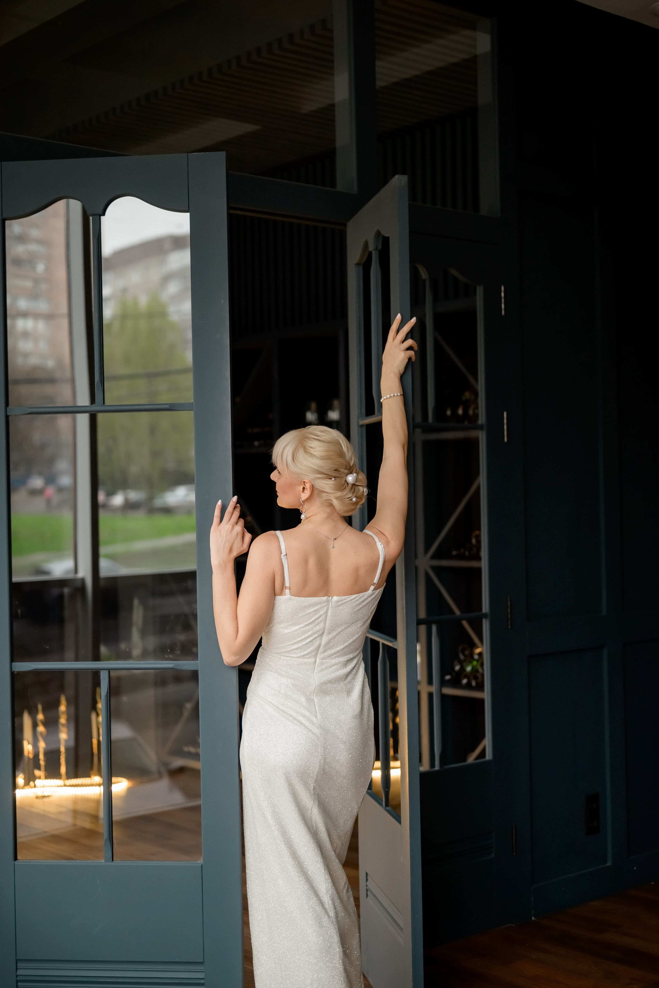 Свадебная фотосессия в синем зале. Юлия Басня семейный и свадебный фотограф в Донецке