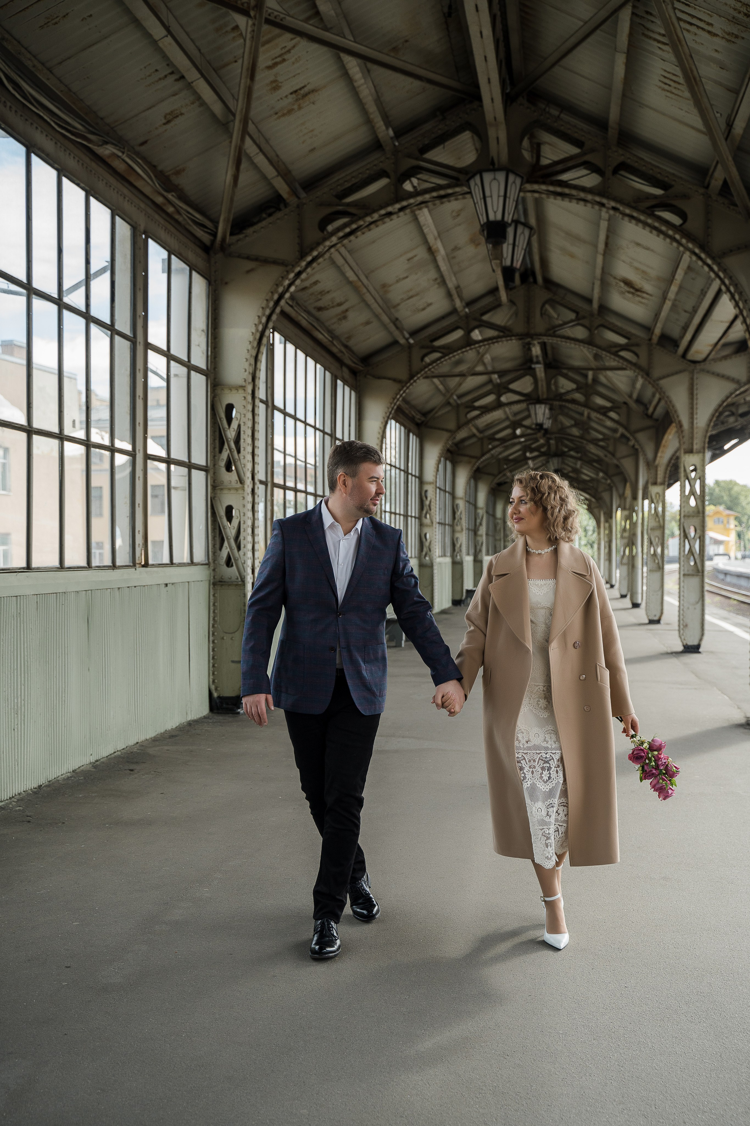 Свадебная фотосессия на Витебском вокзале. Свадебный и семейный фотограф в Пушкине и Санкт-Петербурге Мария Филиппова