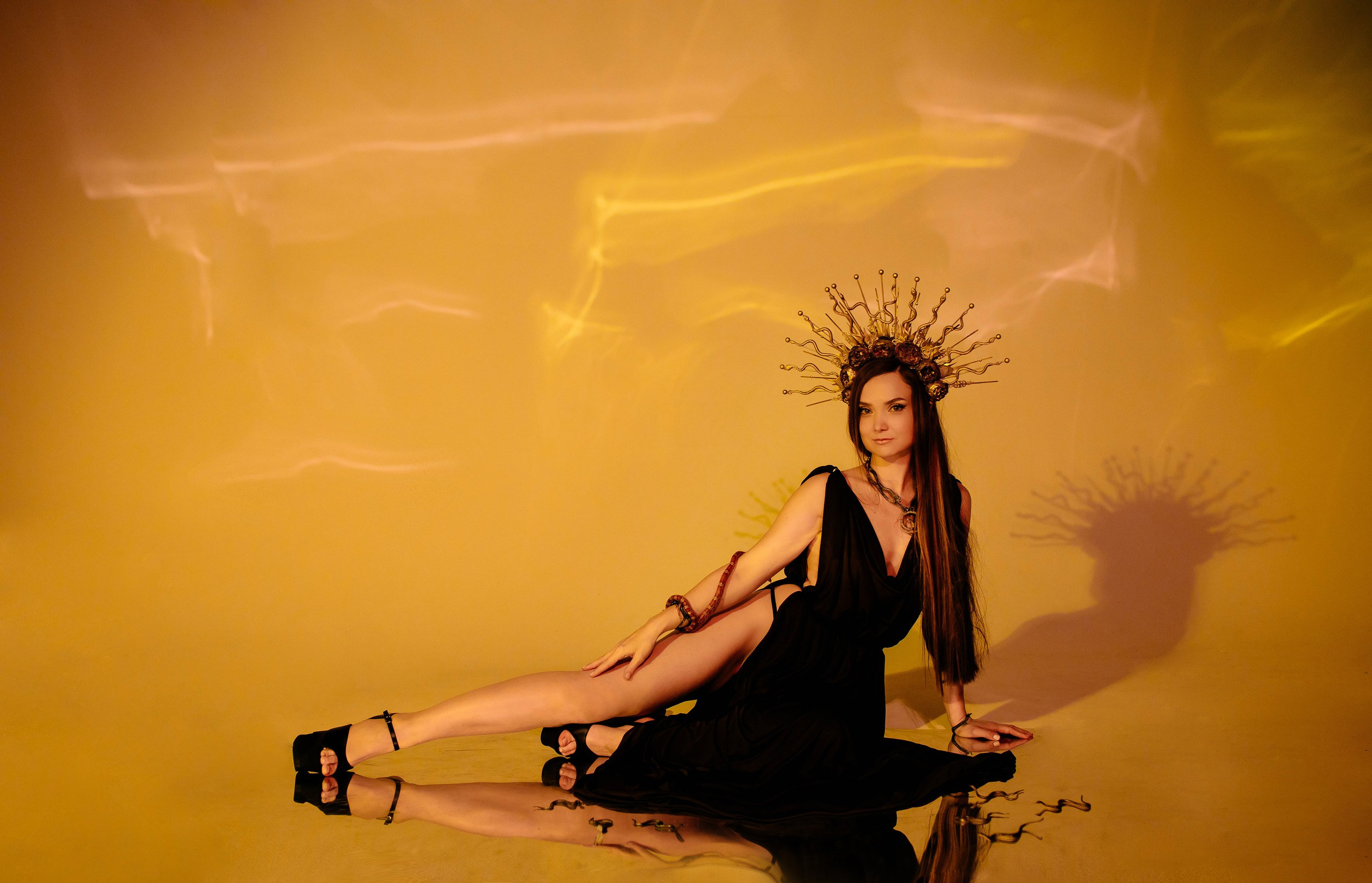 Фотосессия со змеёй. Медуза Горгона. Тематическая фотосессия. Фотосессии Фотодни Псков СПб