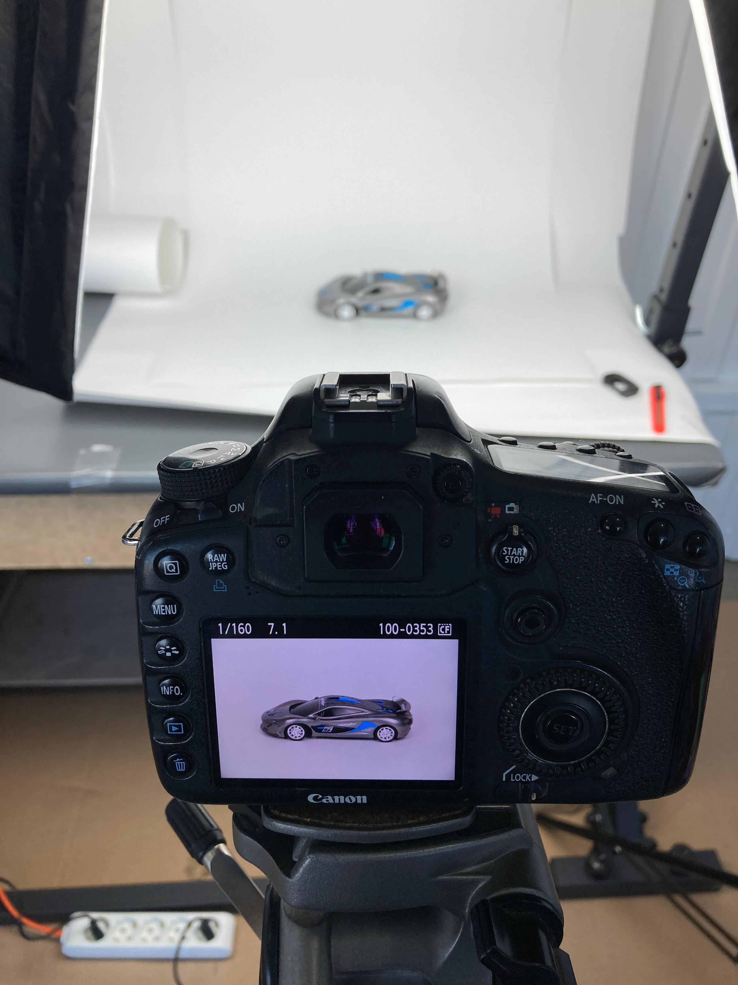 Backstage. Предметный фотограф в Симферополе Антон Катунин