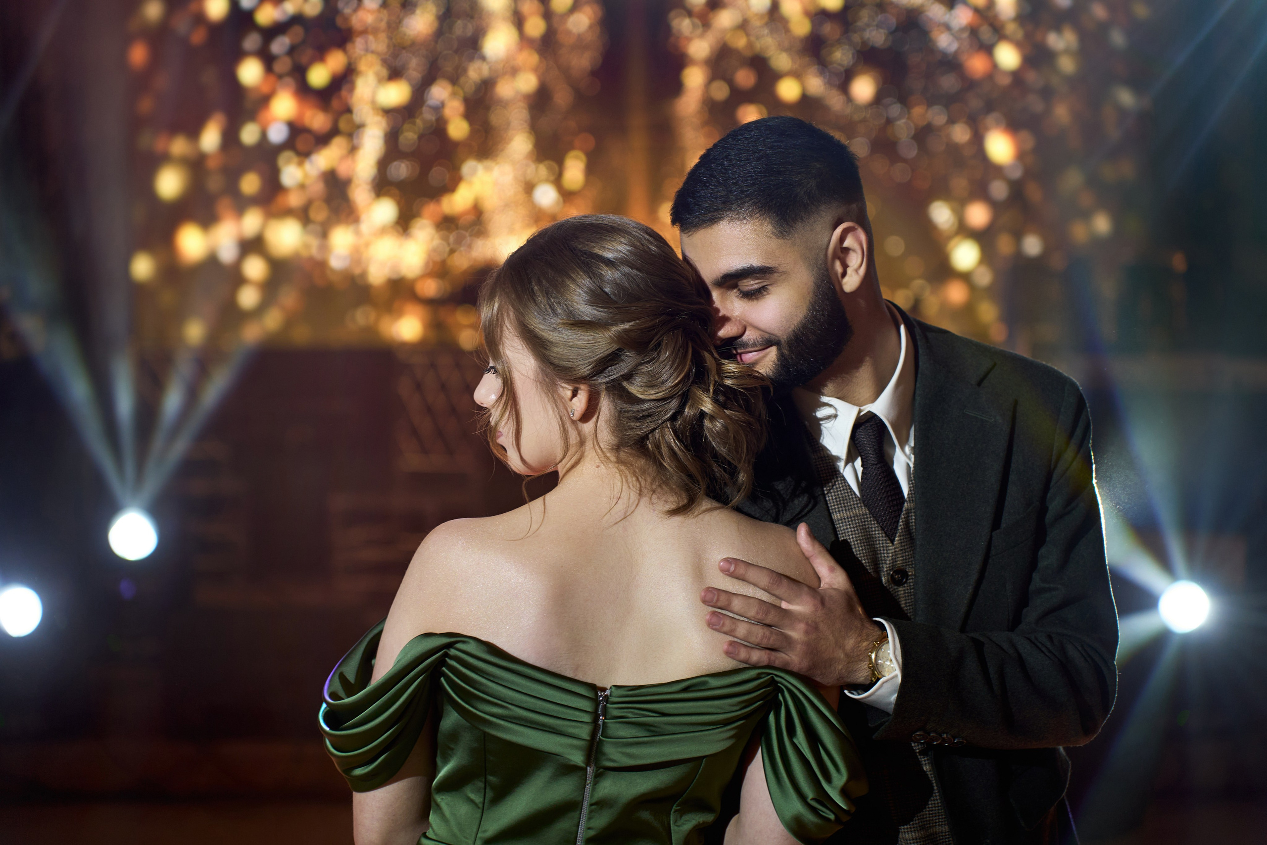 Красивое и чувственное сватовство Рафаэля & Алины в GOLDEN PALACE от ТВИНС СТУДИО. ТВИНС СТУДИО — лучшие свадебные фотографы и видеографы в Краснодаре