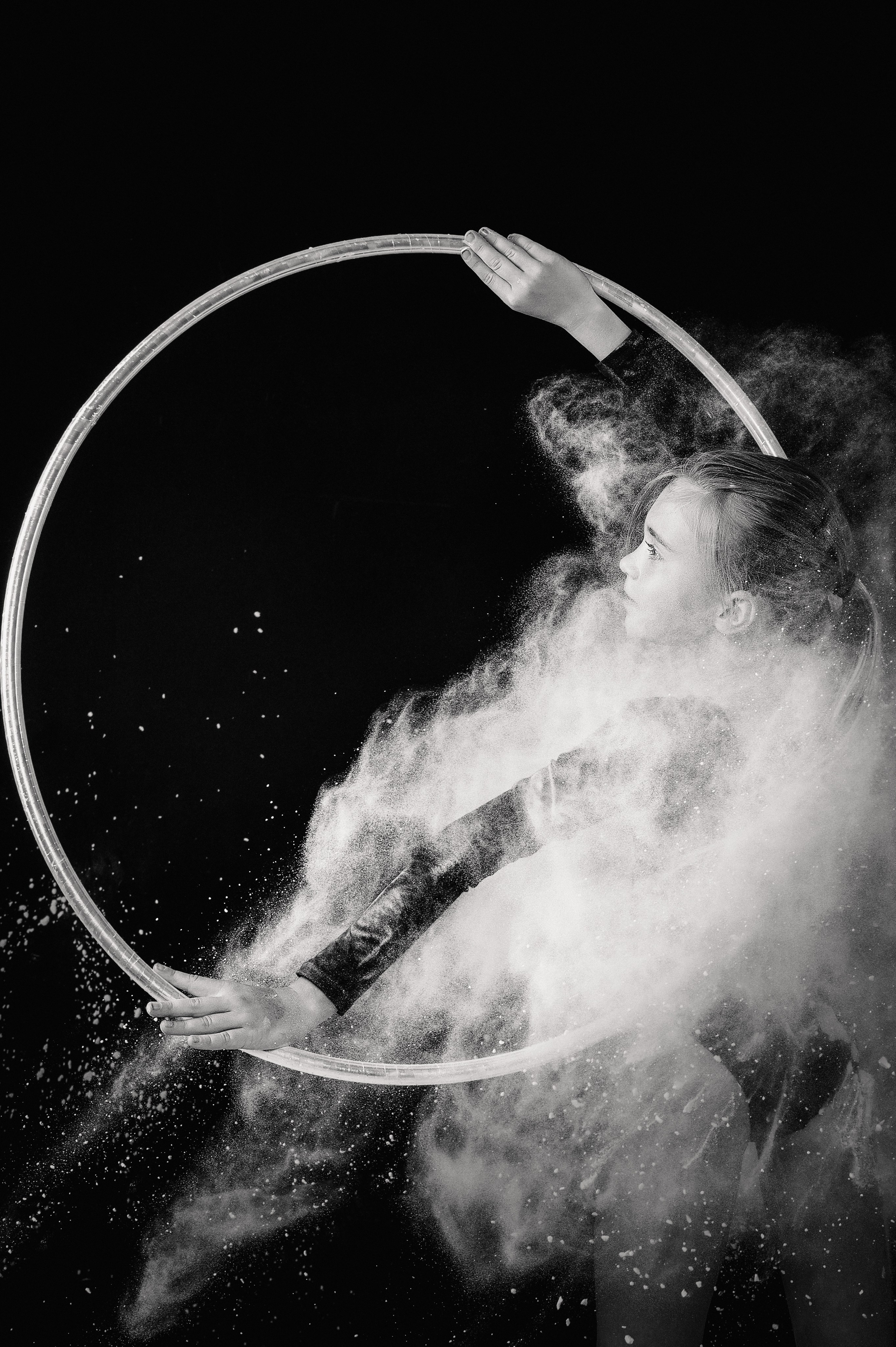 Фотосессия с мукой. Фотограф Евгения Соколова