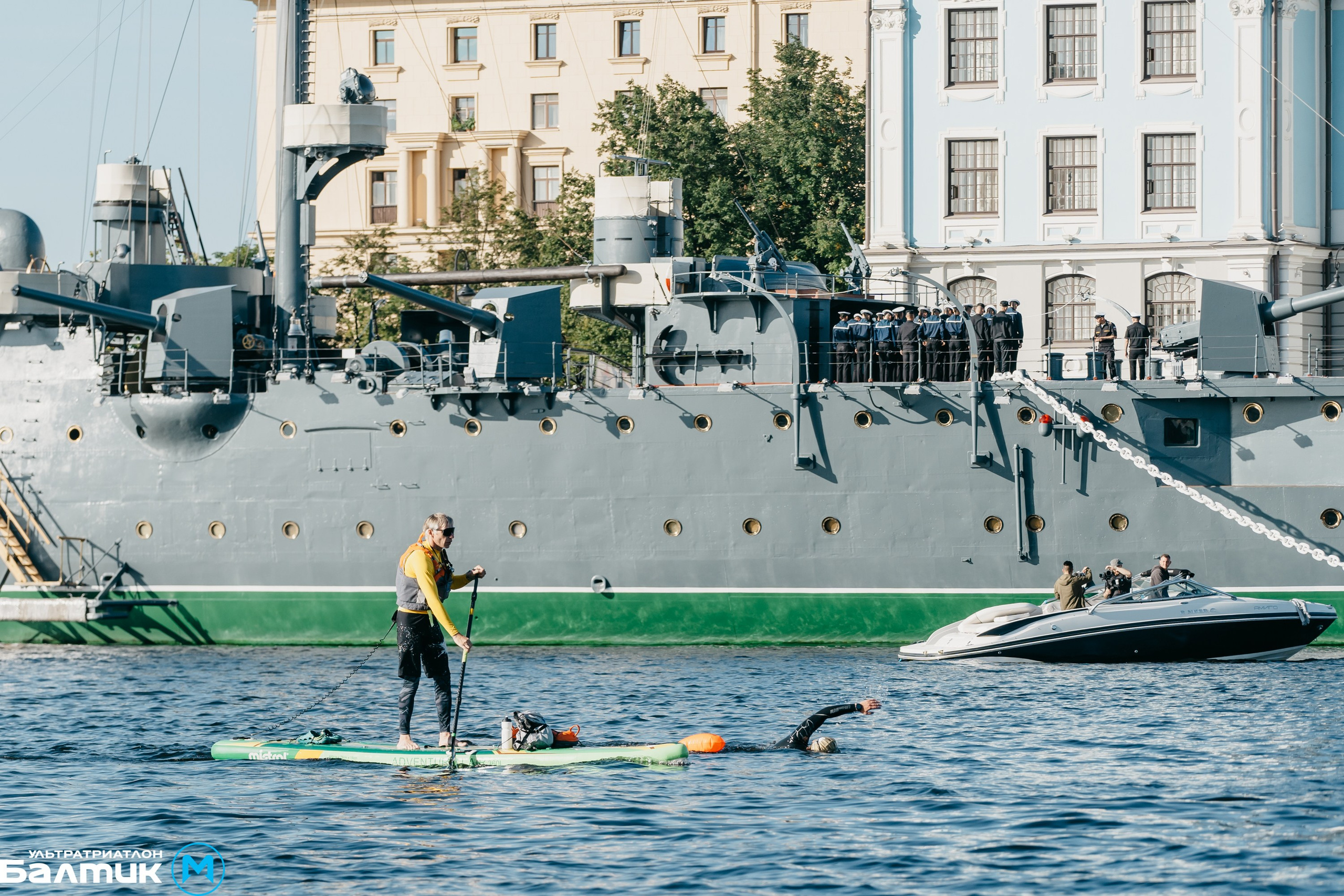 Макс, в ожидании противотока течения, включил повышенную скорость