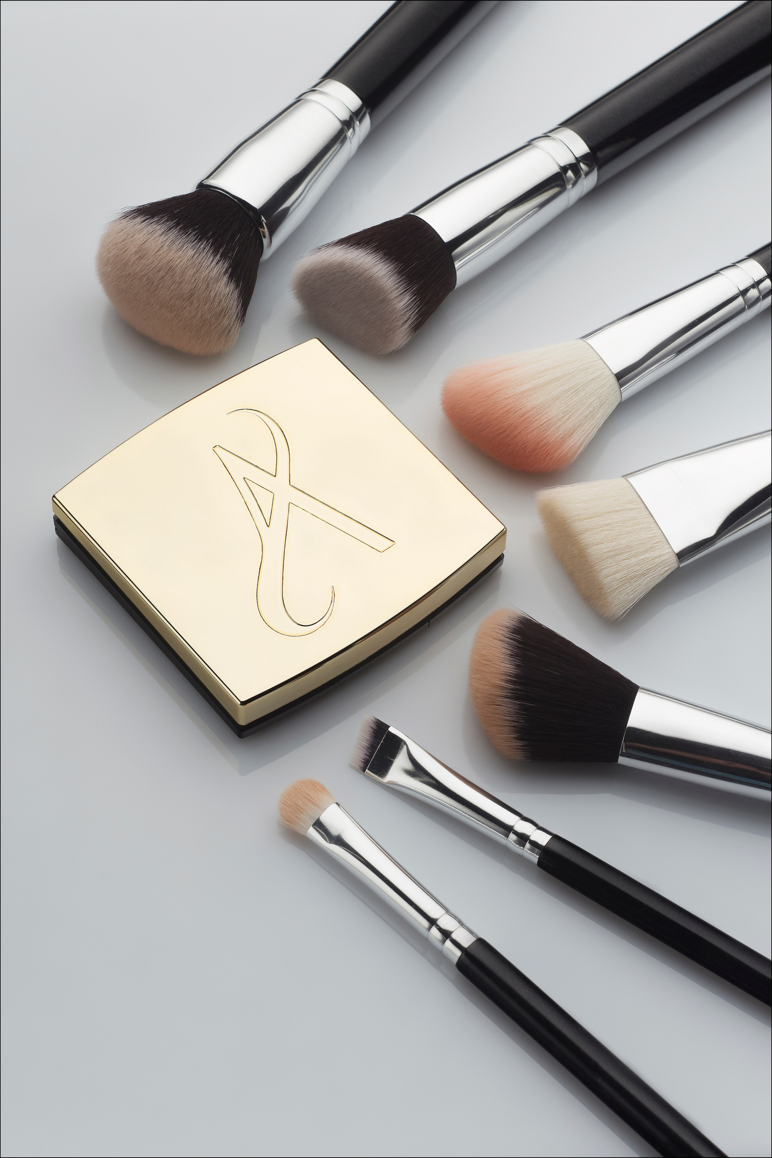 Предметный и рекламный фотограф в Москве Максим Чикунов