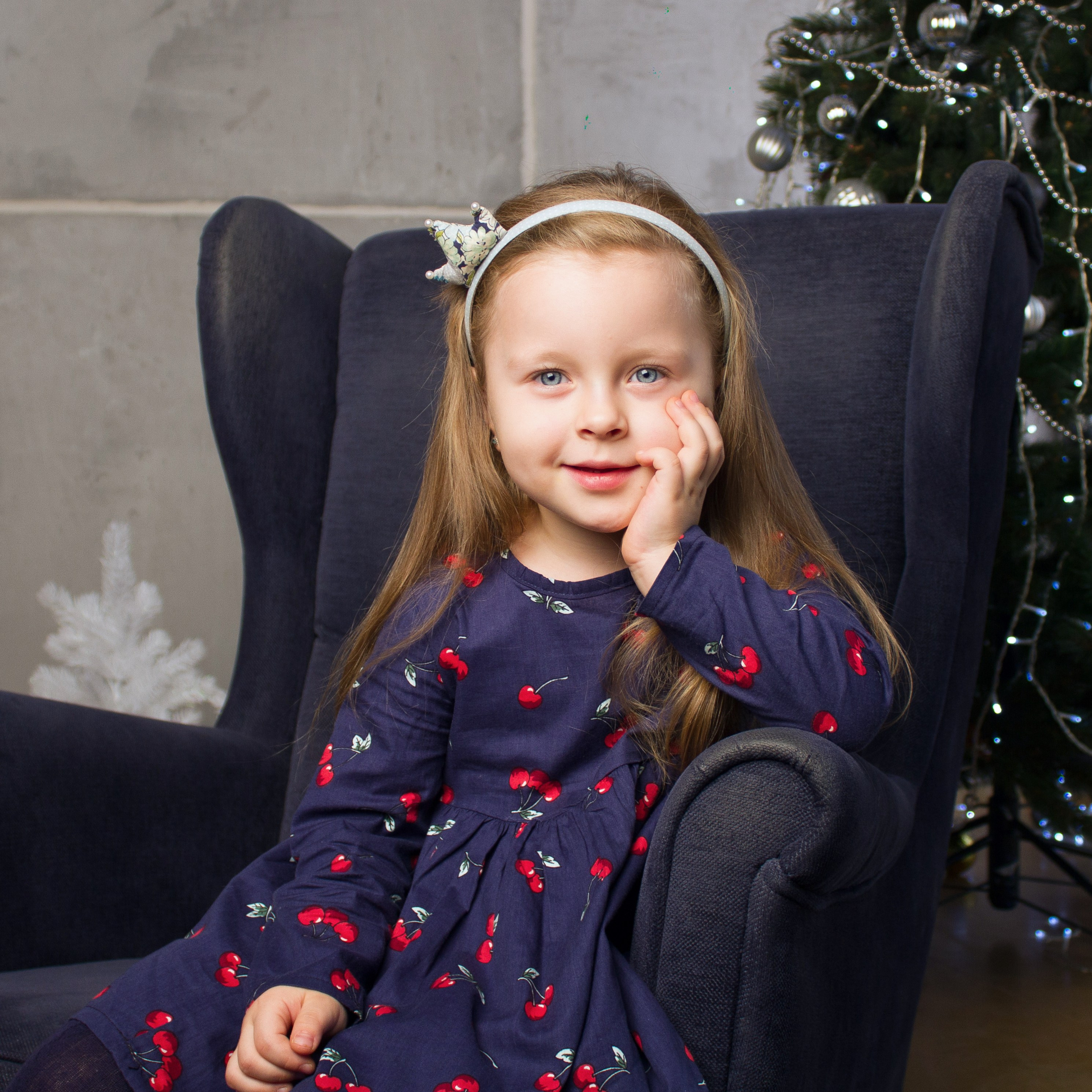 Фотосессия близняшек в студии. Школьные выпускные альбомы в Москве Марина Николаева