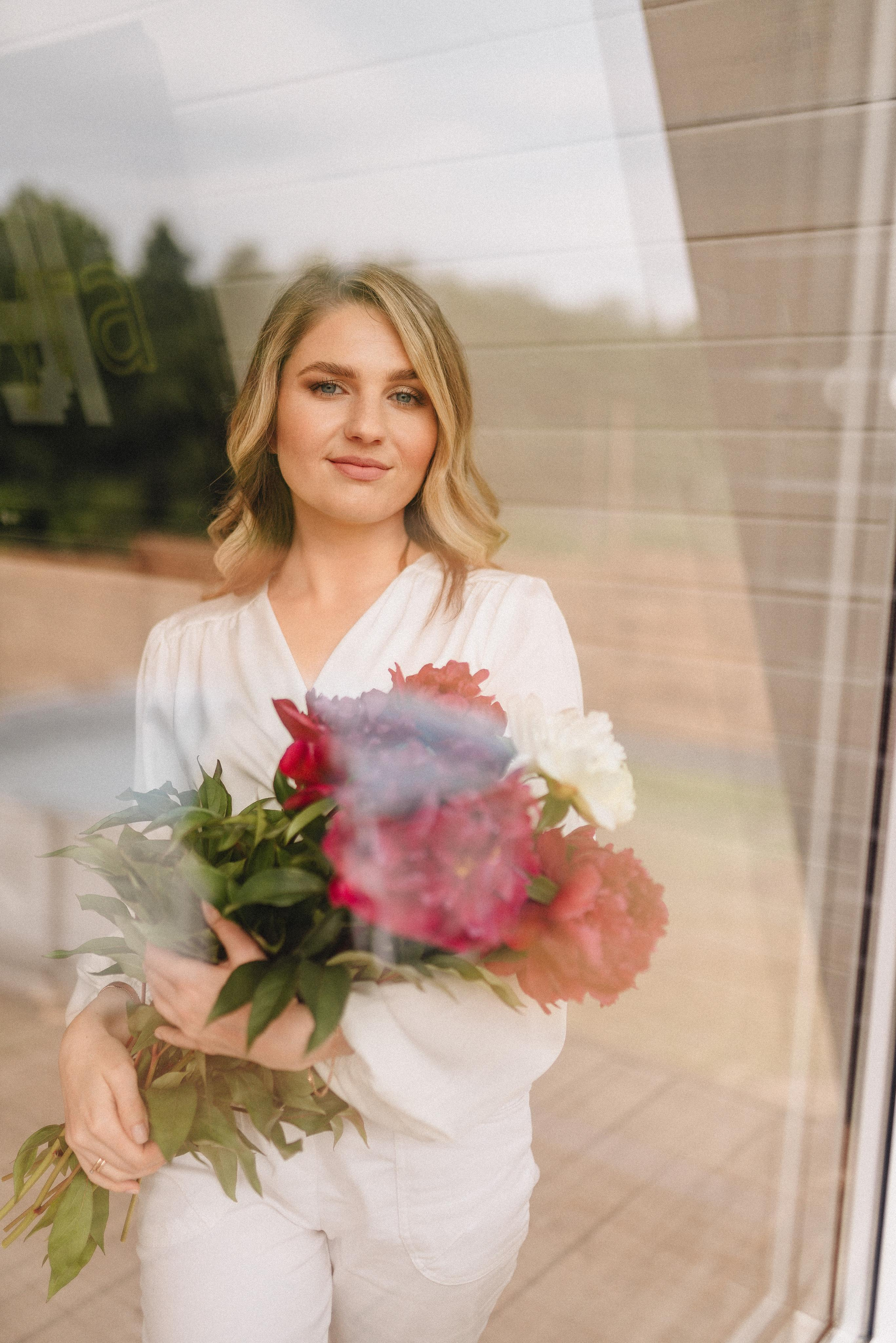 Кристина |Фотопроект с пионами. Фотограф Карина Шмулёва. Воронеж и область