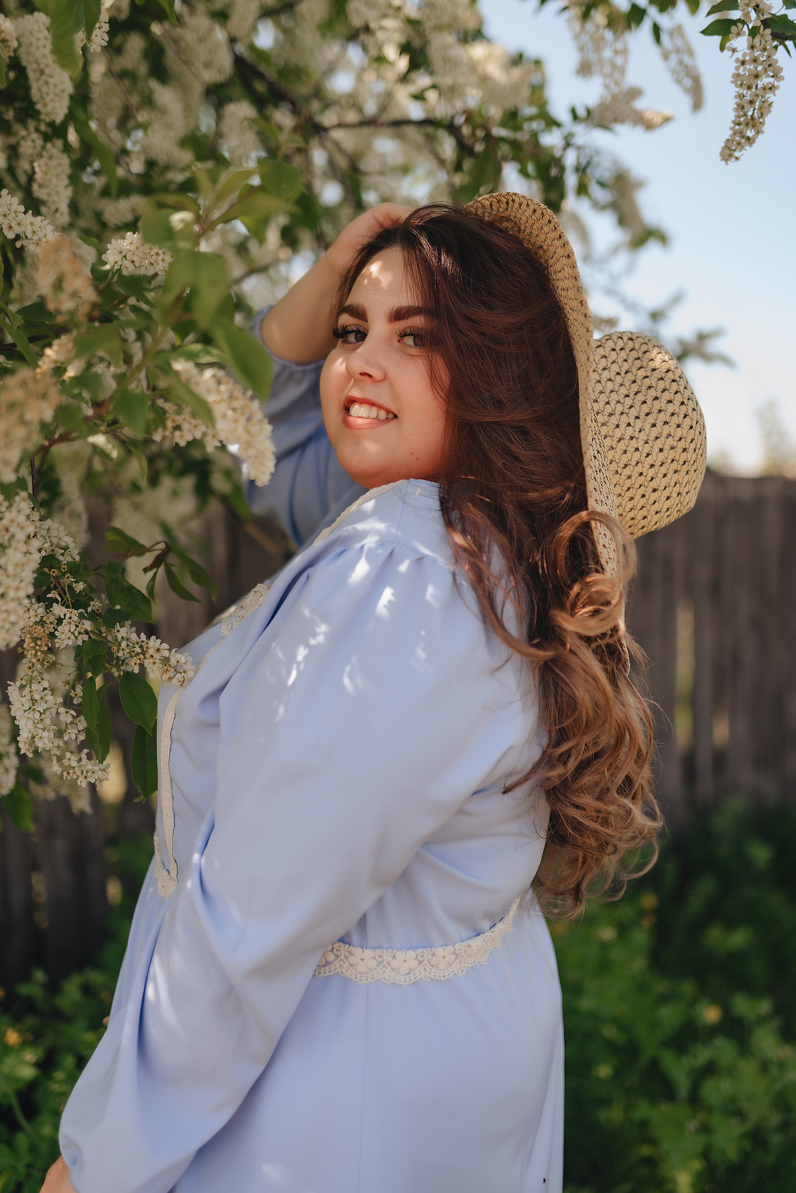 Надежда | Фото в черёмухе. Фотограф Карина Шмулёва. Воронеж и область