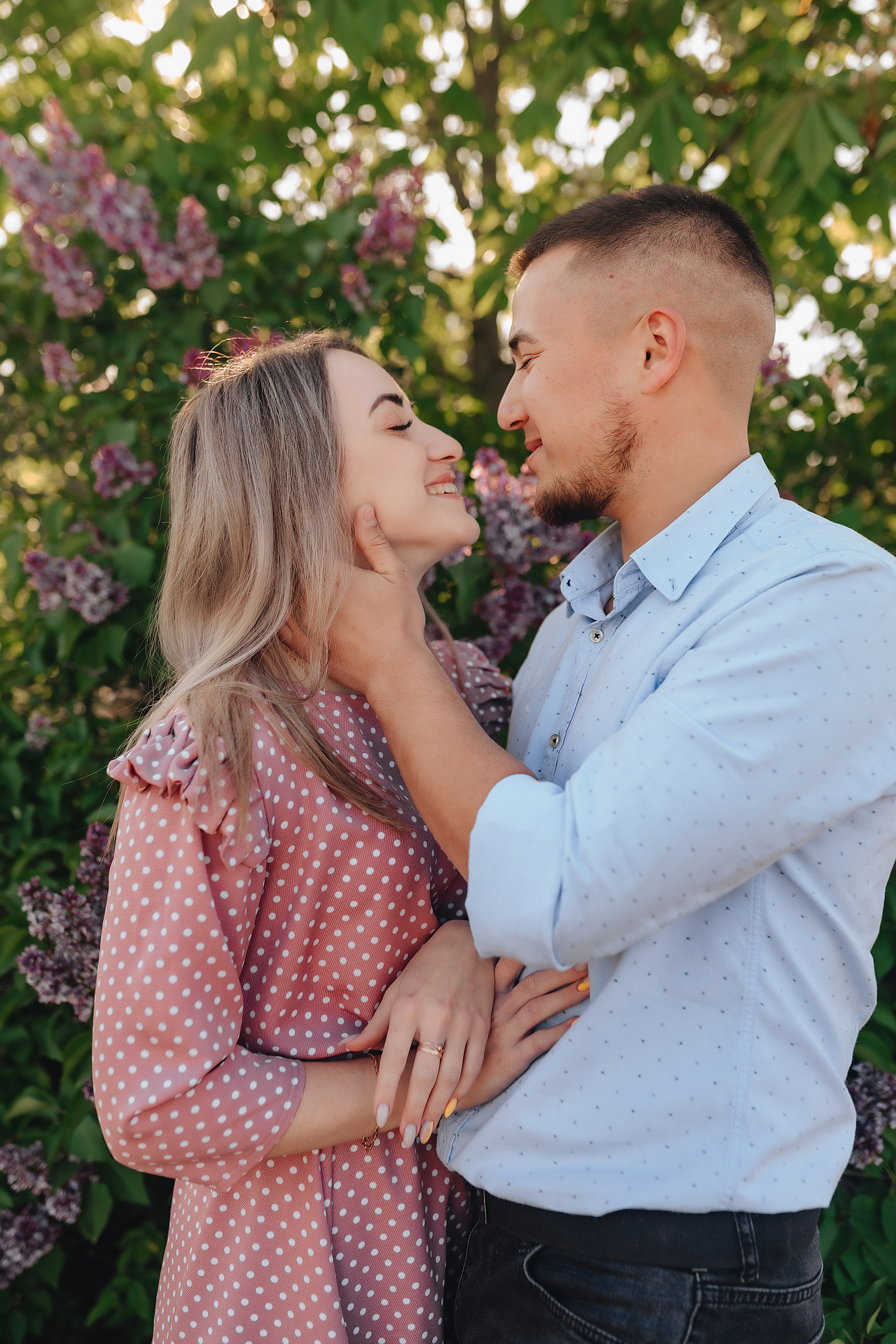 Алёна и Николай | Фото-день в сирени. Фотограф Карина Шмулёва. Воронеж и область