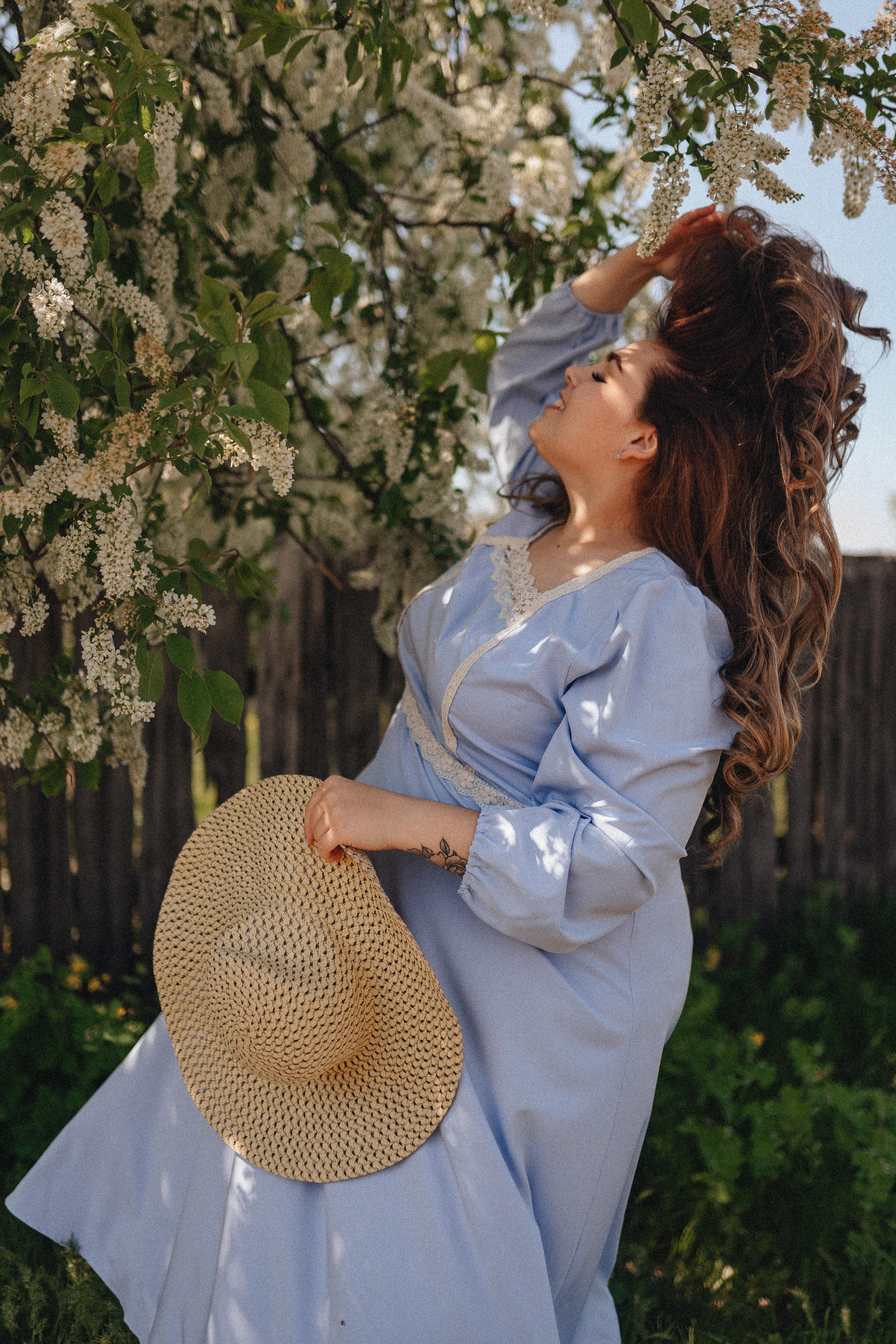 Надежда | Фото в черёмухе. Фотограф Карина Шмулёва. Воронеж и область