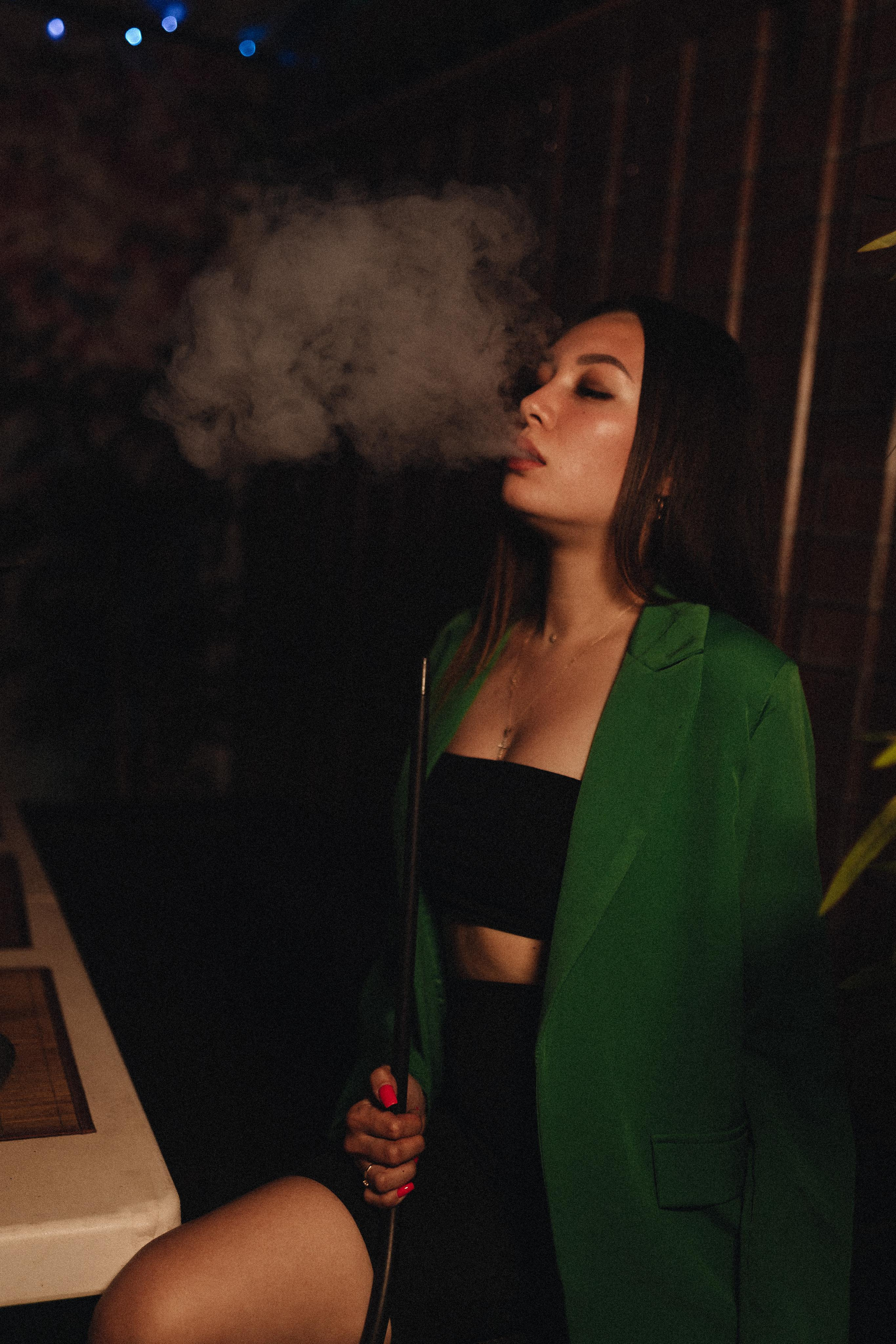 Ольга | Фотосессия с кальяном в летнем кафе. Фотограф Карина Шмулёва. Воронеж и область