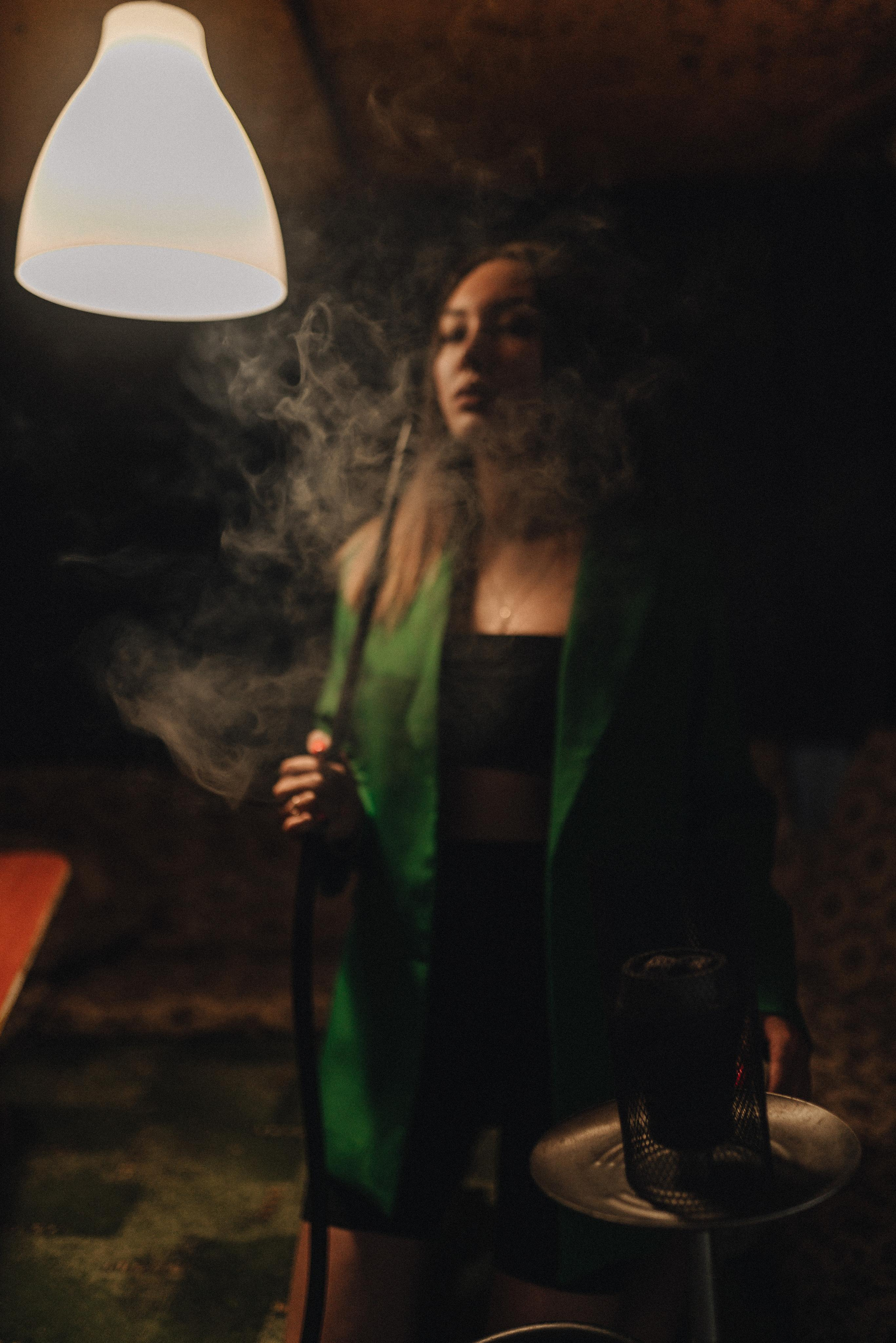 Ольга | Фотосессия с кальяном в летнем кафе. Фотограф Карина Шмулёва. Воронеж и область