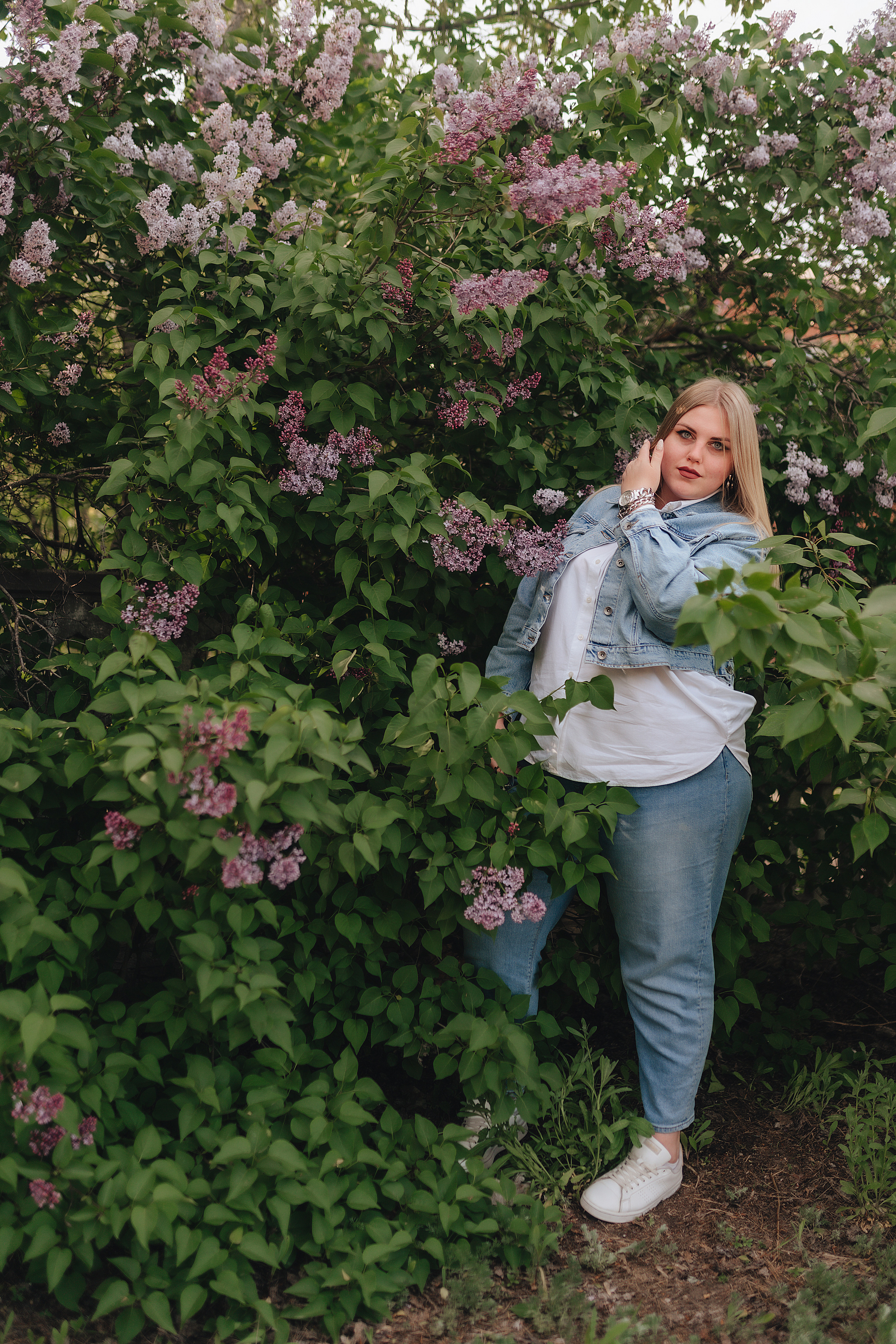 Александра | Съёмка в сирени. Фотограф Карина Шмулёва. Воронеж и область