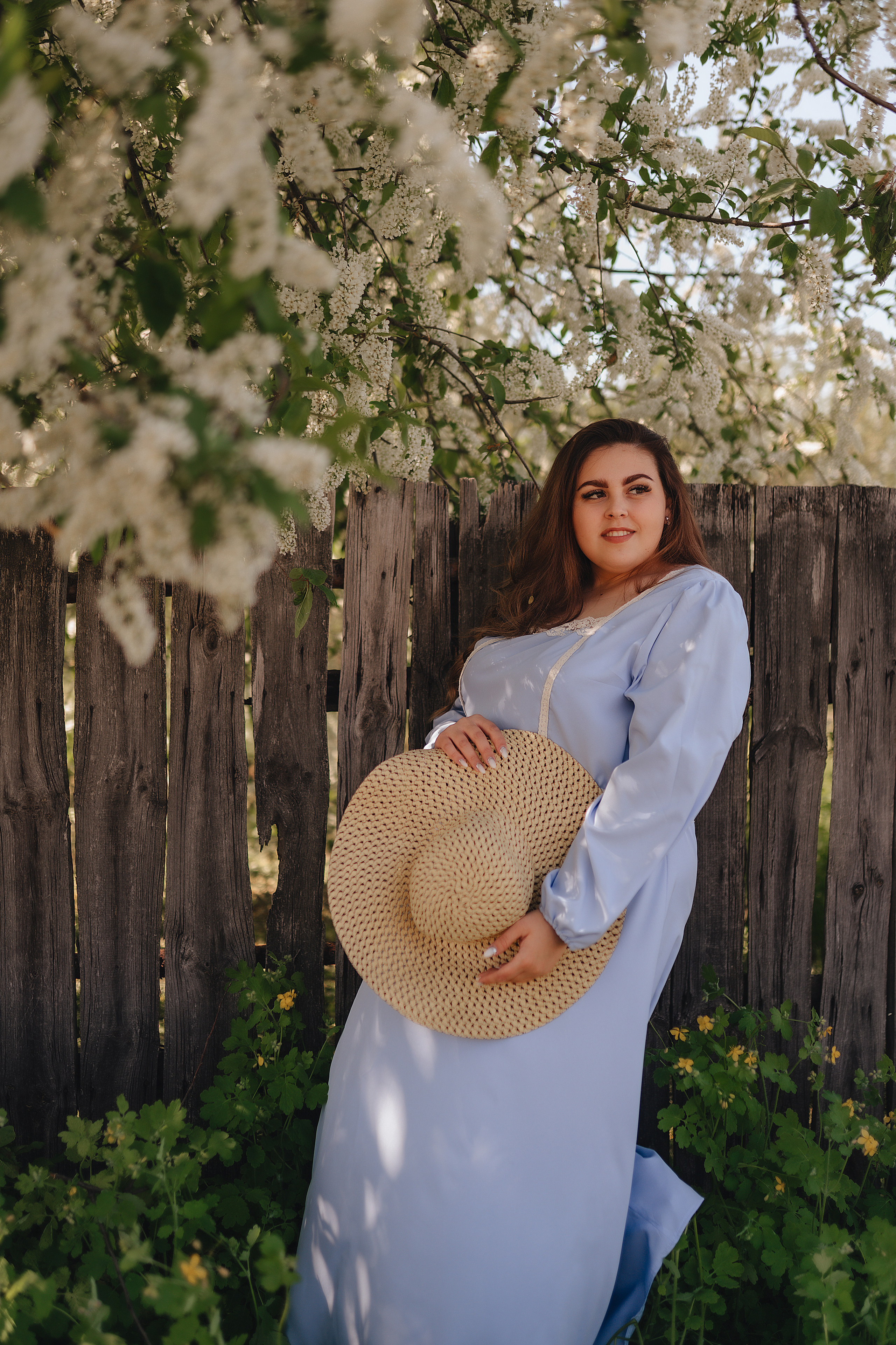 Надежда | Фото в черёмухе. Фотограф Карина Шмулёва. Воронеж и область