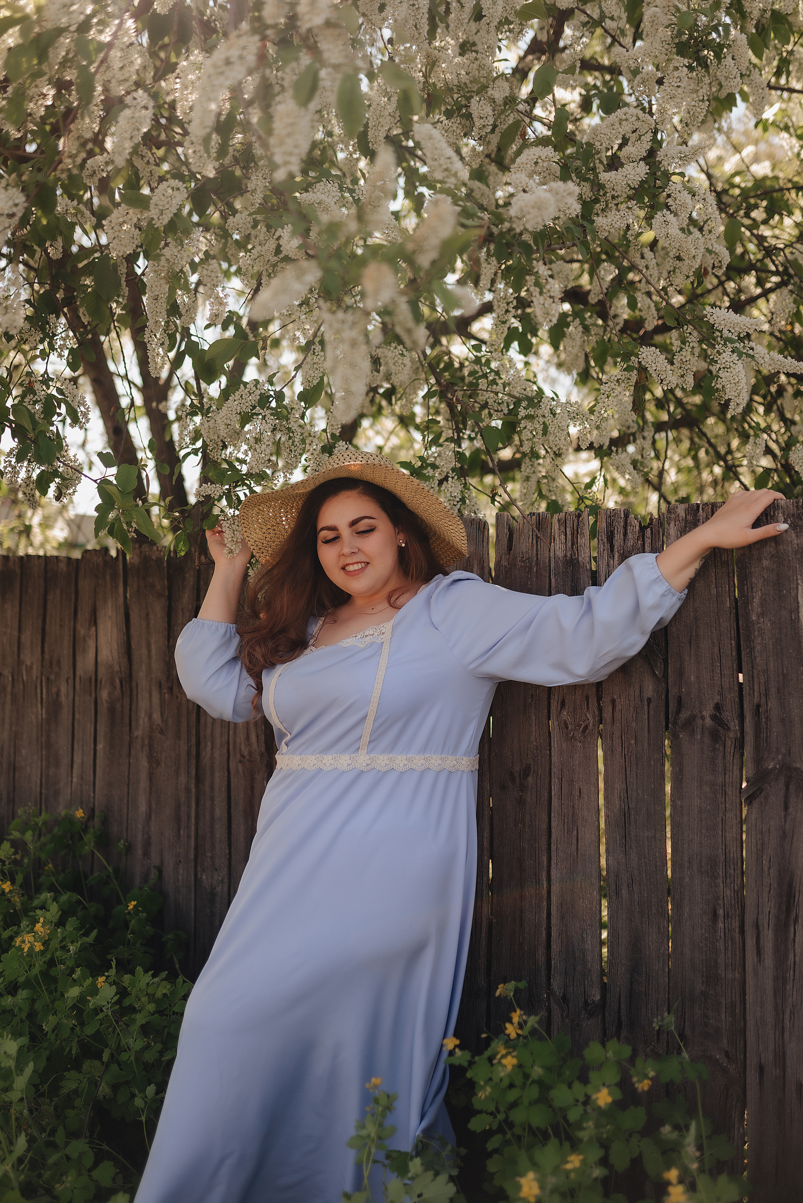 Надежда | Фото в черёмухе. Фотограф Карина Шмулёва. Воронеж и область