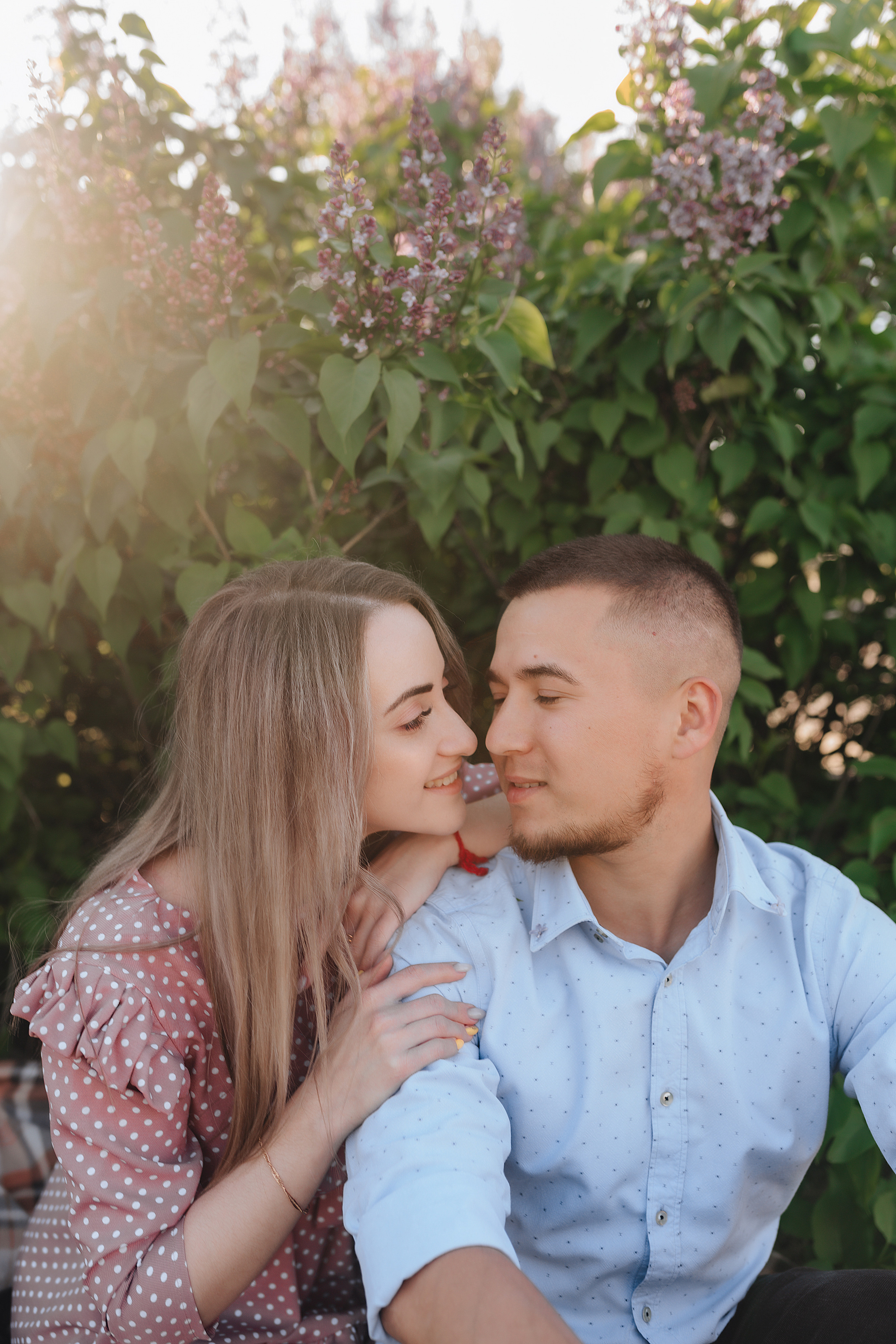 Алёна и Николай | Фото-день в сирени. Фотограф Карина Шмулёва. Воронеж и область