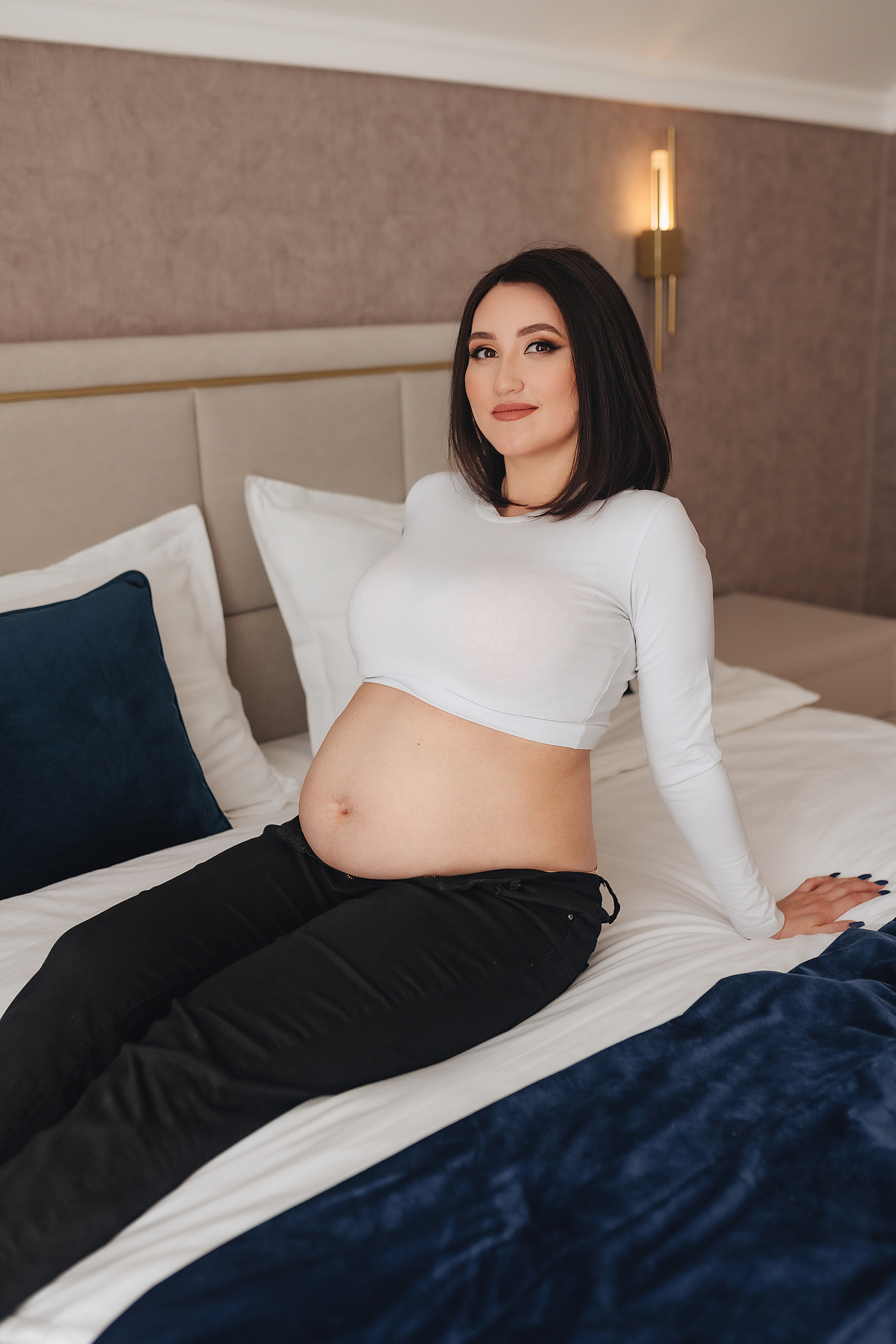 Анна и Павел | Съёмка беременности в отеле Панорама. Фотограф Карина Шмулёва. Воронеж и область