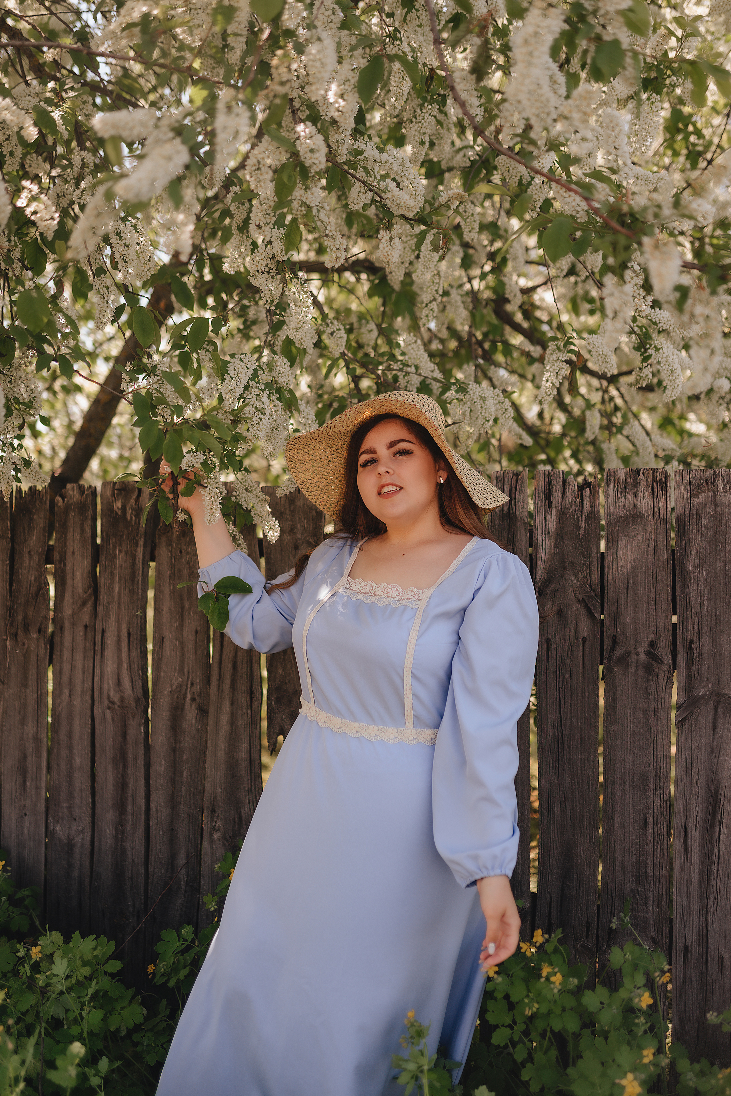 Надежда | Фото в черёмухе. Фотограф Карина Шмулёва. Воронеж и область