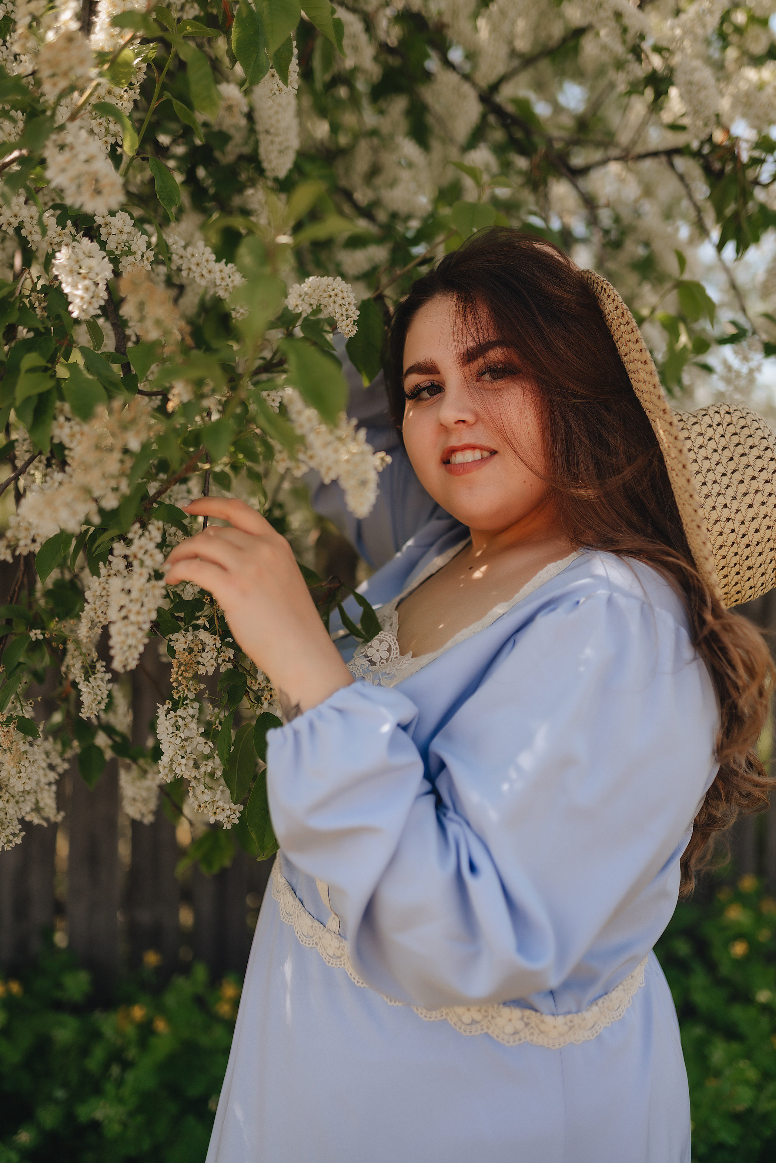 Надежда | Фото в черёмухе. Фотограф Карина Шмулёва. Воронеж и область