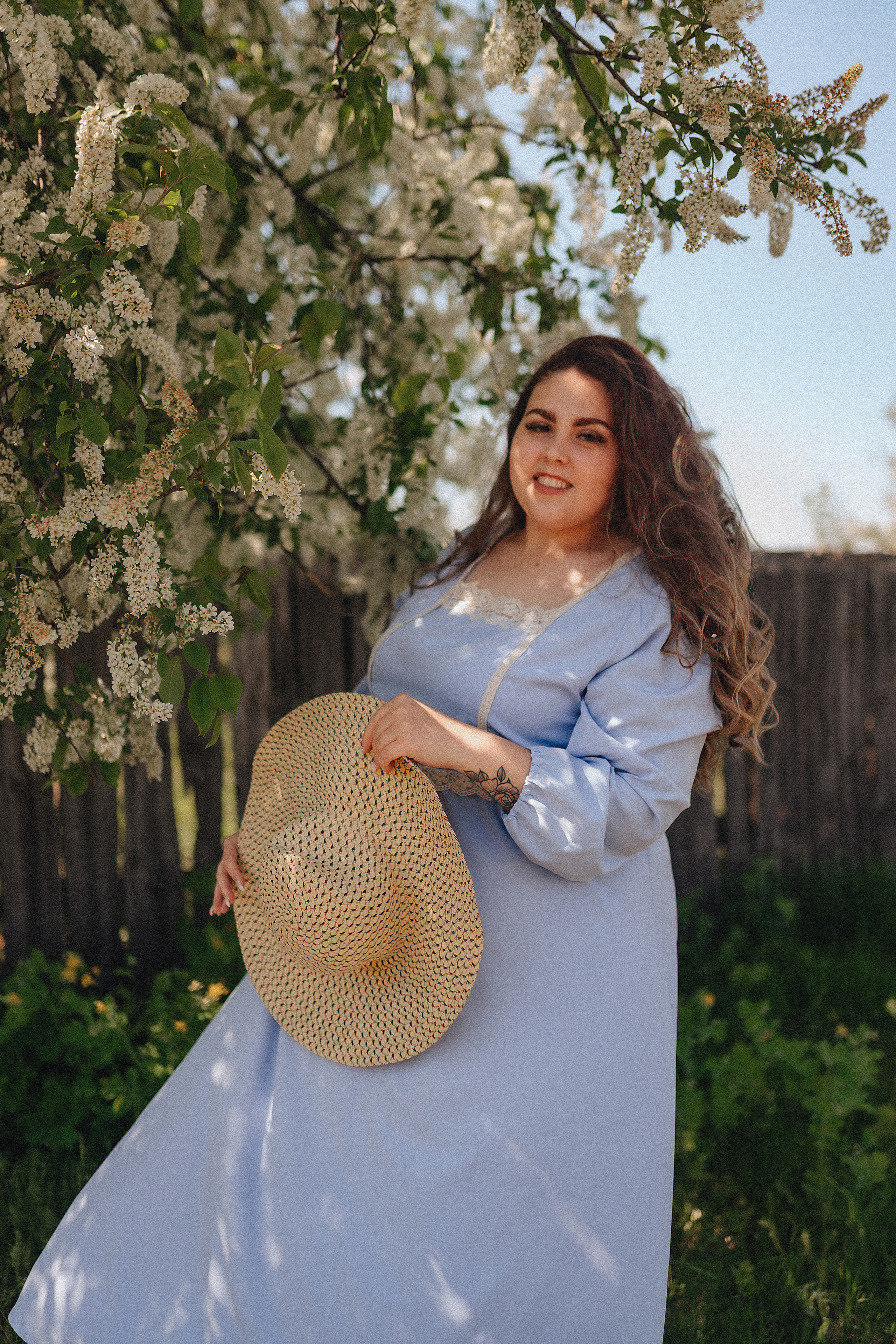 Надежда | Фото в черёмухе. Фотограф Карина Шмулёва. Воронеж и область