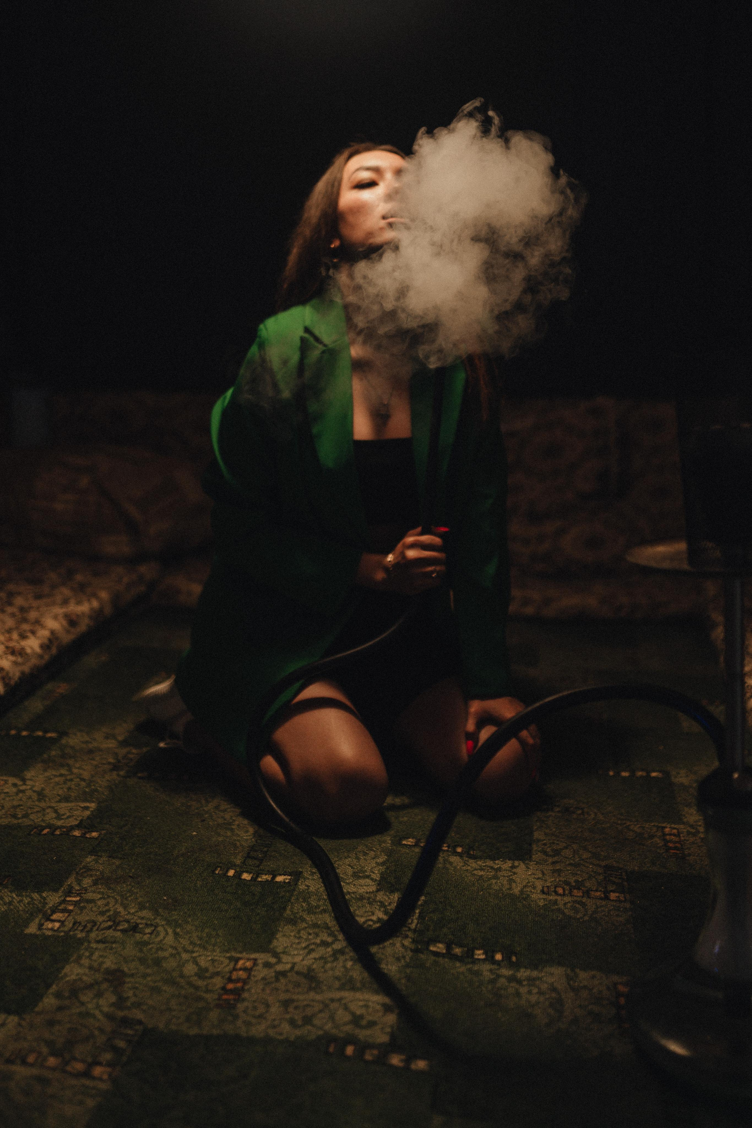 Ольга | Фотосессия с кальяном в летнем кафе. Фотограф Карина Шмулёва. Воронеж и область