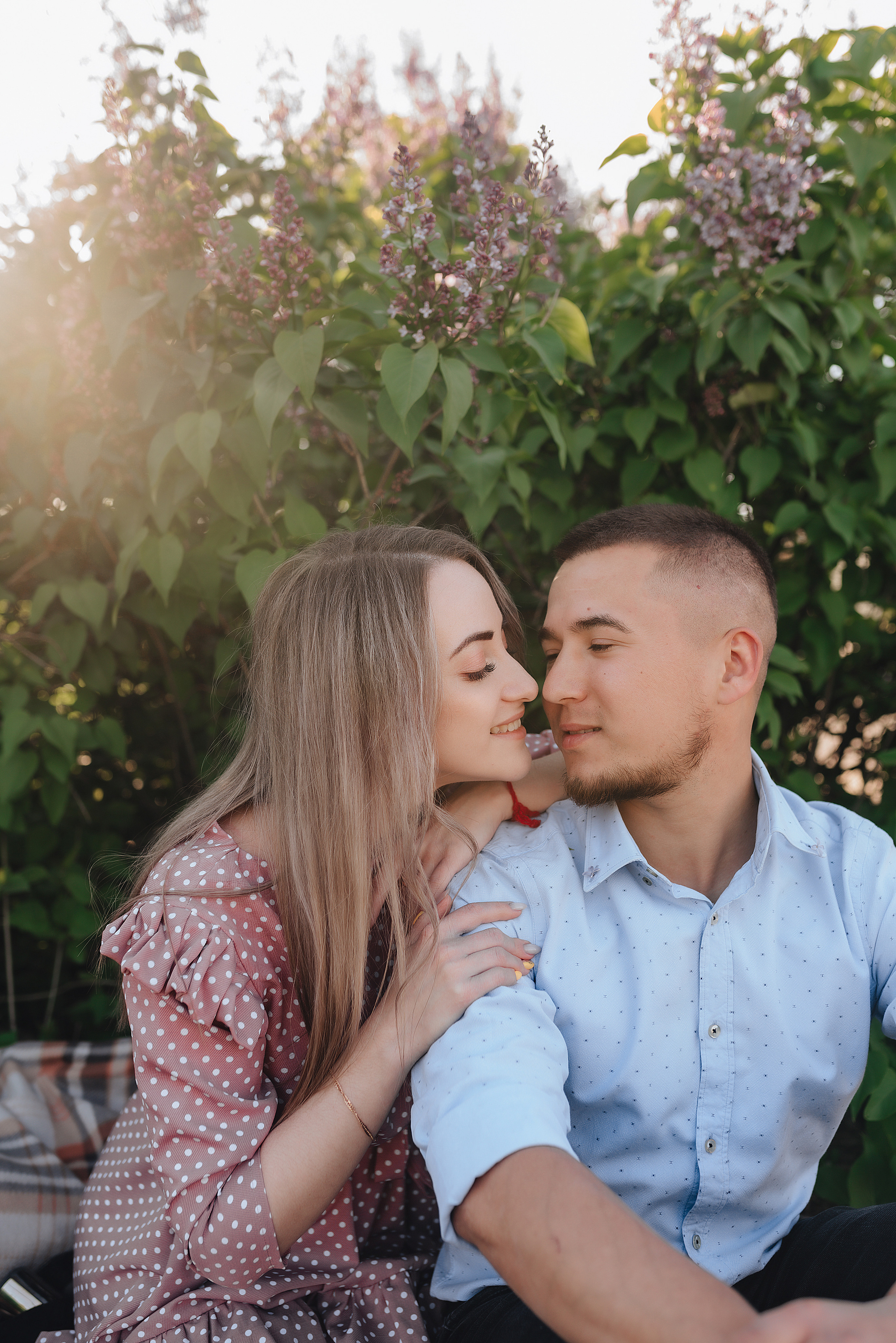 Алёна и Николай | Фото-день в сирени. Фотограф Карина Шмулёва. Воронеж и область