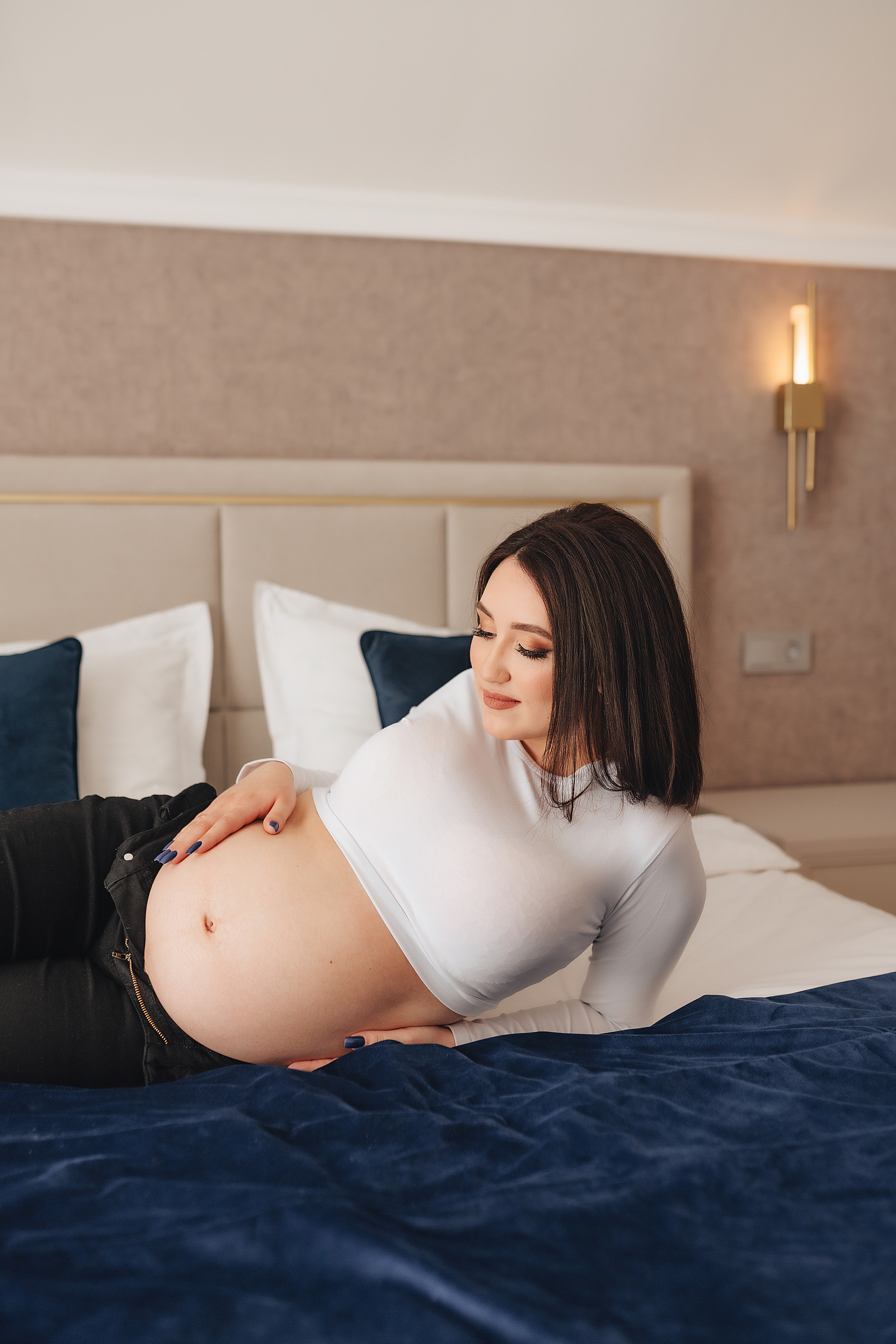 Анна и Павел | Съёмка беременности в отеле Панорама. Фотограф Карина Шмулёва. Воронеж и область