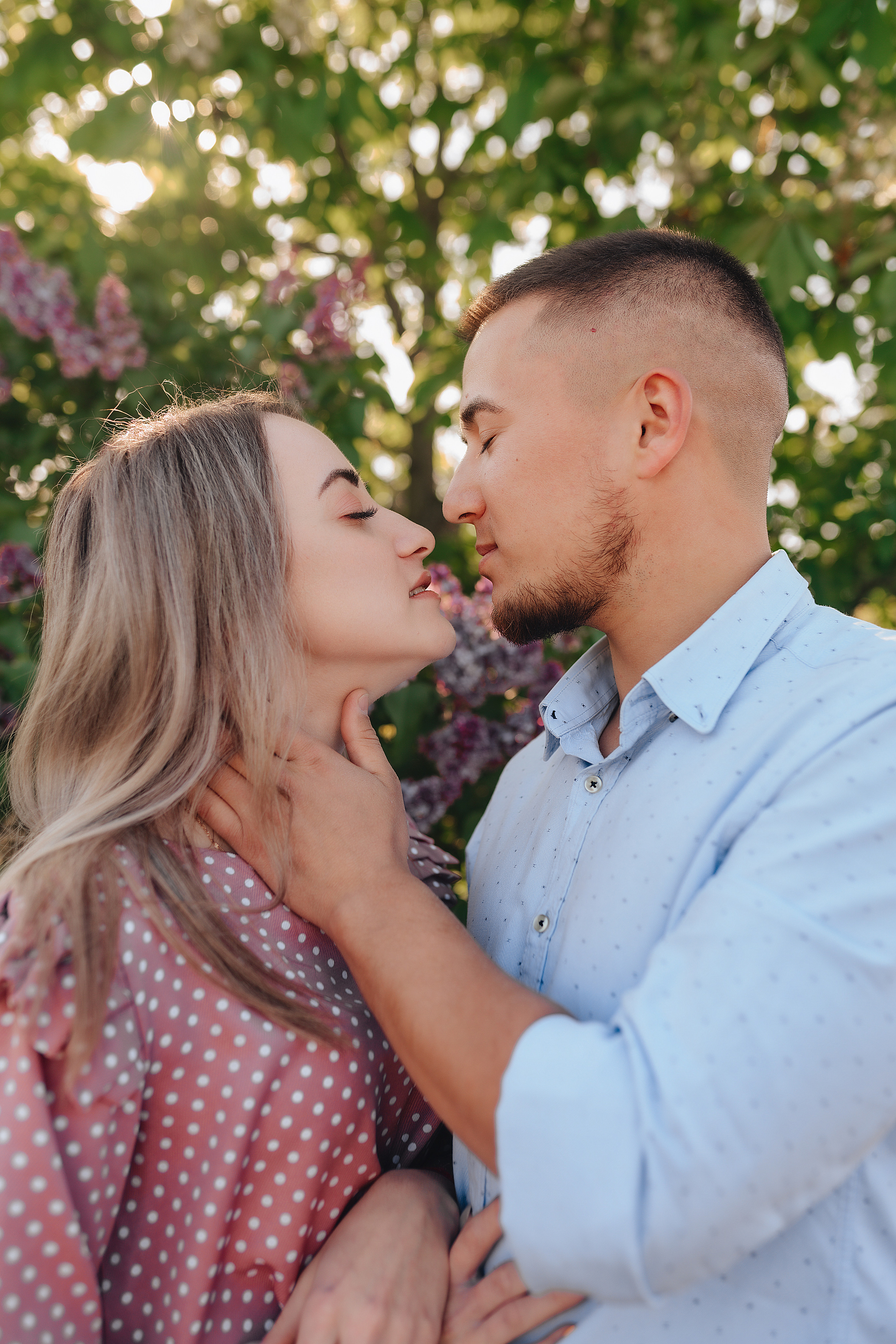 Алёна и Николай | Фото-день в сирени. Фотограф Карина Шмулёва. Воронеж и область