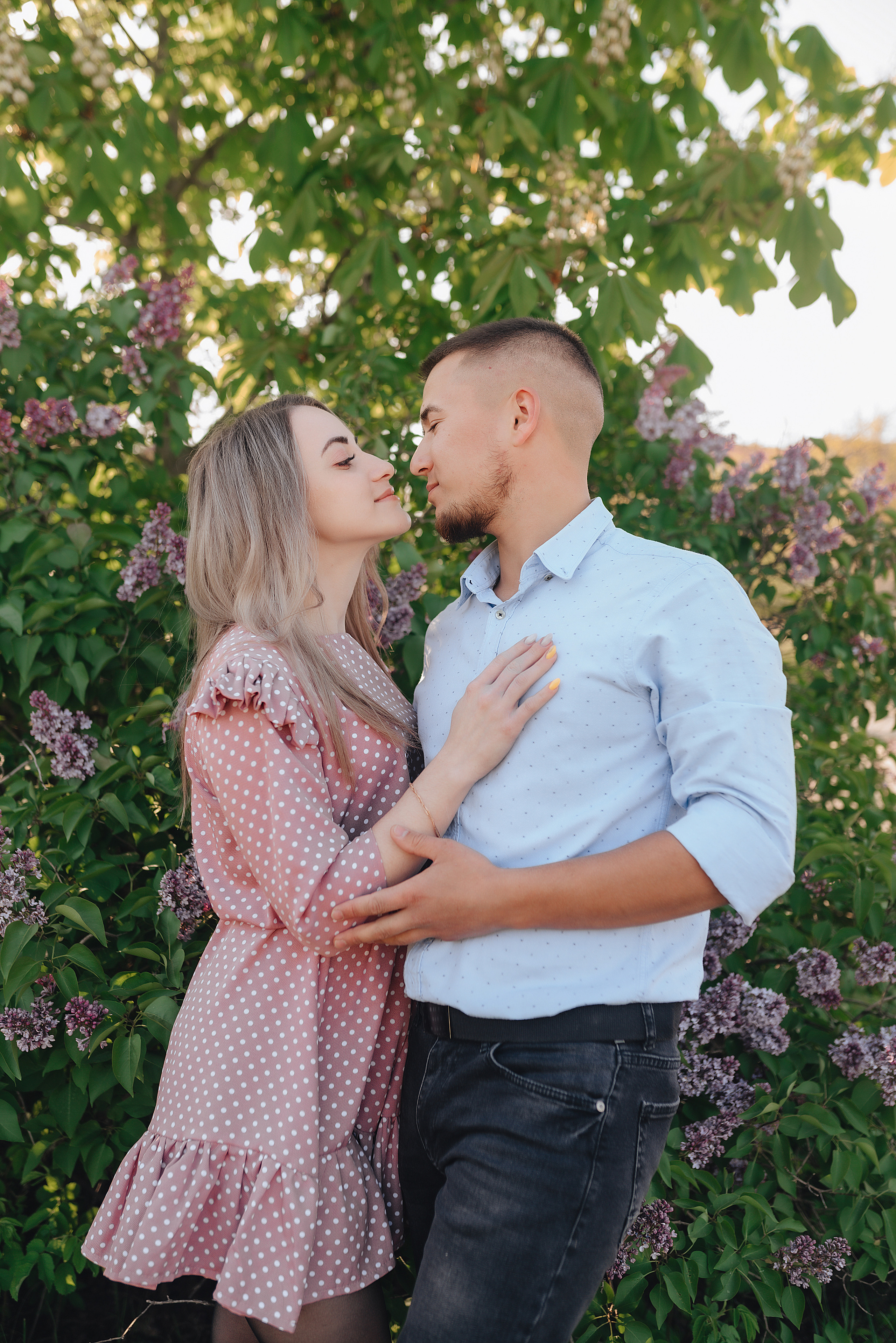 Алёна и Николай | Фото-день в сирени. Фотограф Карина Шмулёва. Воронеж и область