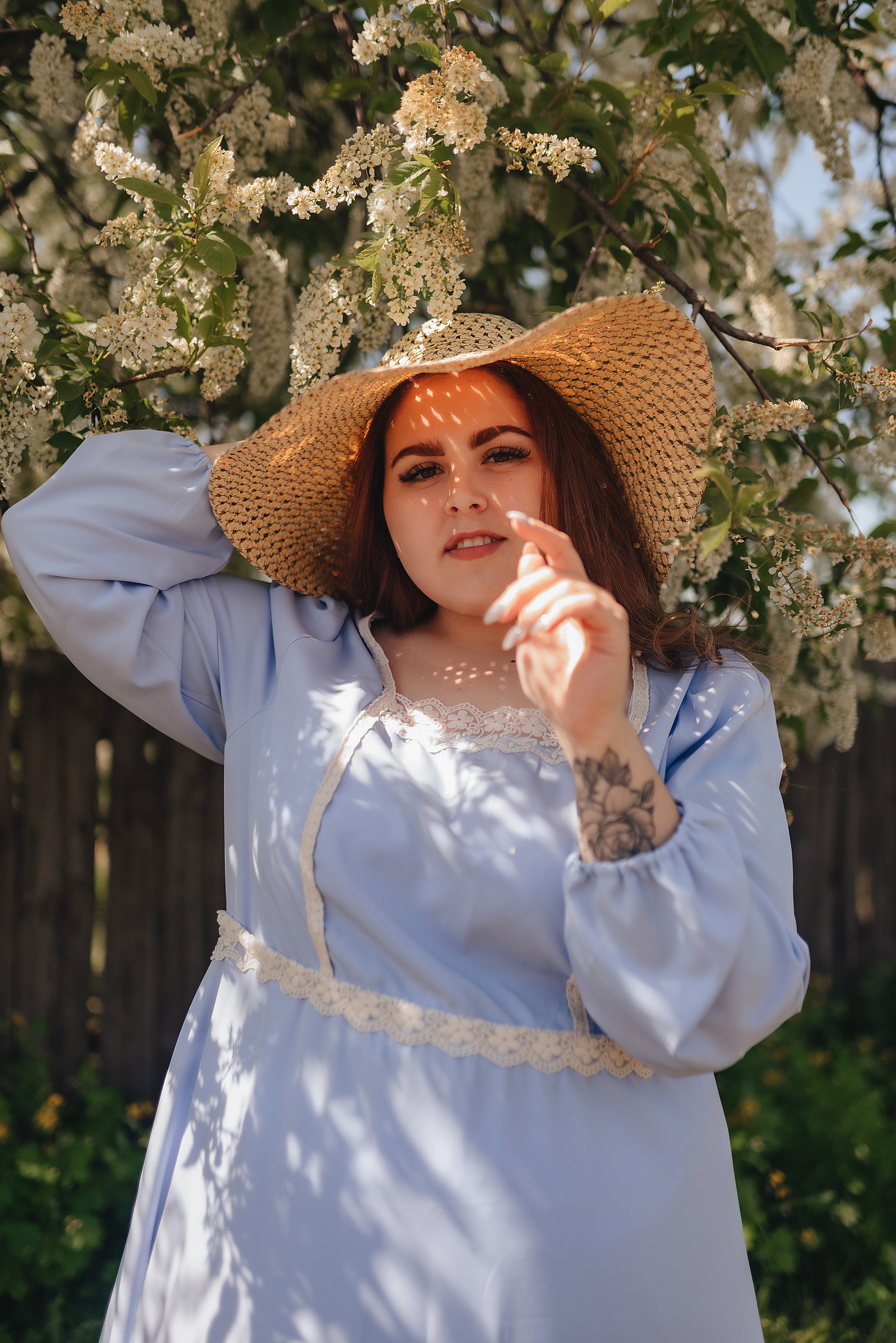 Надежда | Фото в черёмухе. Фотограф Карина Шмулёва. Воронеж и область