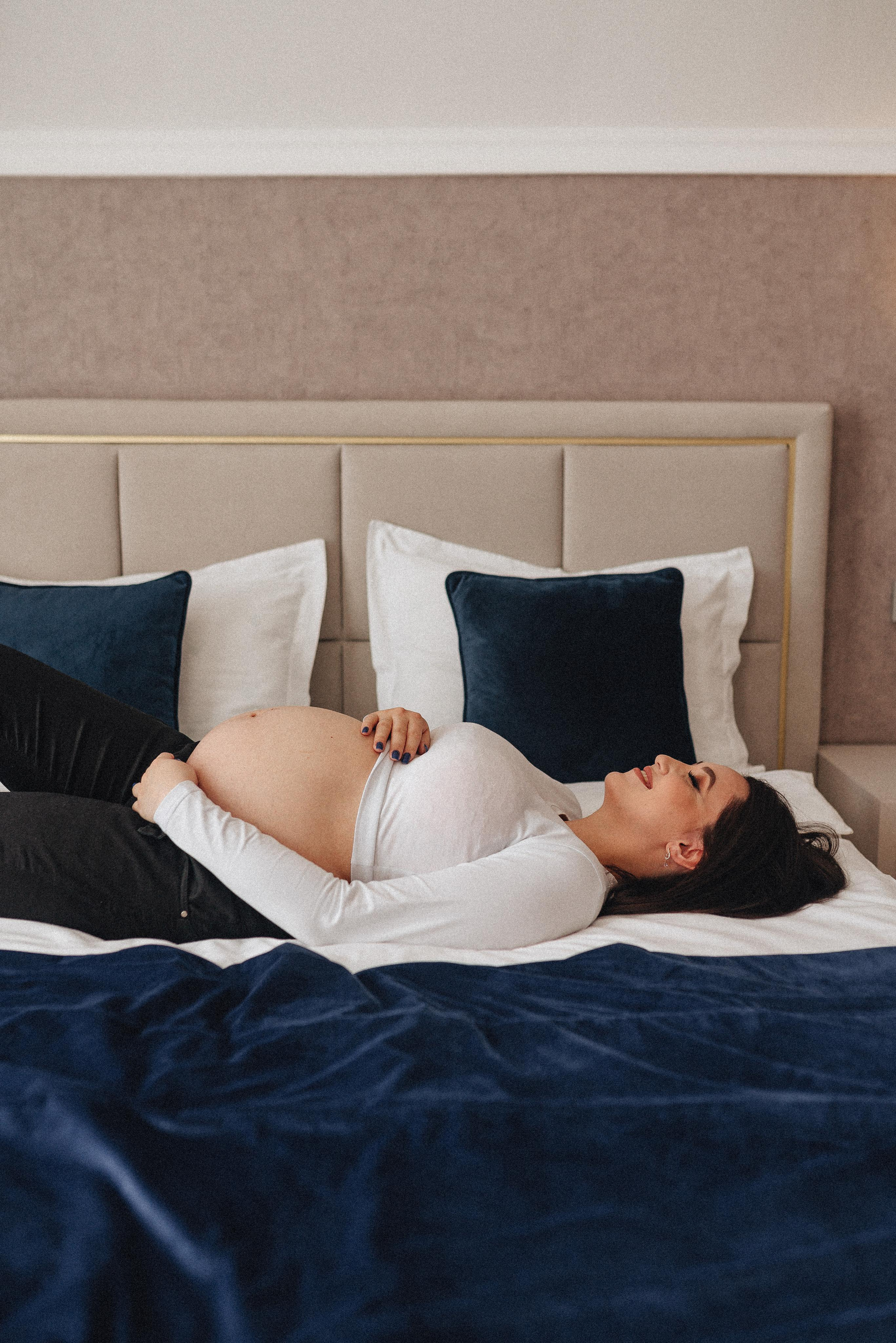 Анна и Павел | Съёмка беременности в отеле Панорама. Фотограф Карина Шмулёва. Воронеж и область