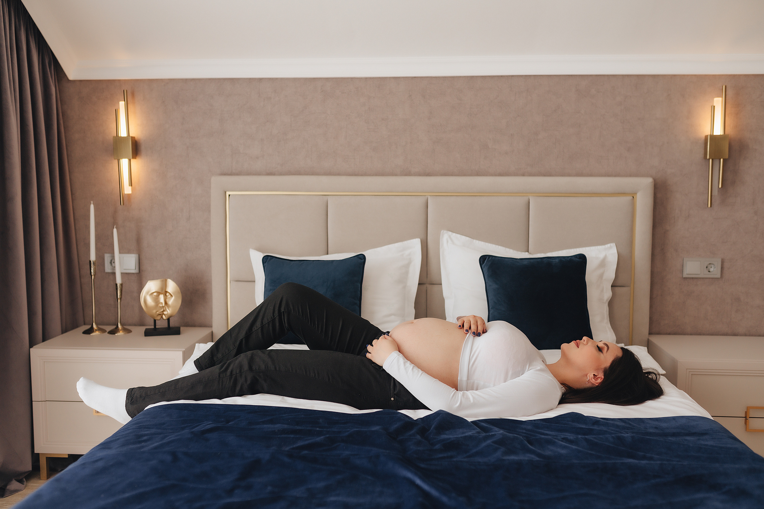 Анна и Павел | Съёмка беременности в отеле Панорама. Фотограф Карина Шмулёва. Воронеж и область