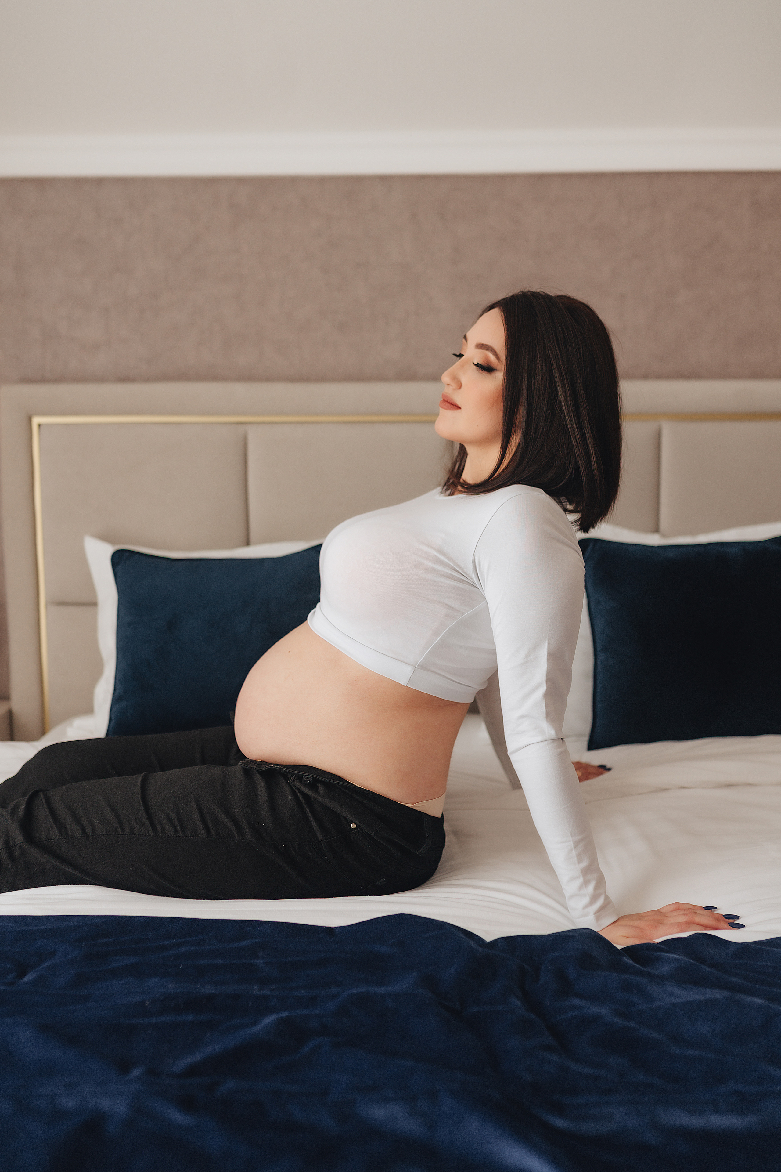 Анна и Павел | Съёмка беременности в отеле Панорама. Фотограф Карина Шмулёва. Воронеж и область