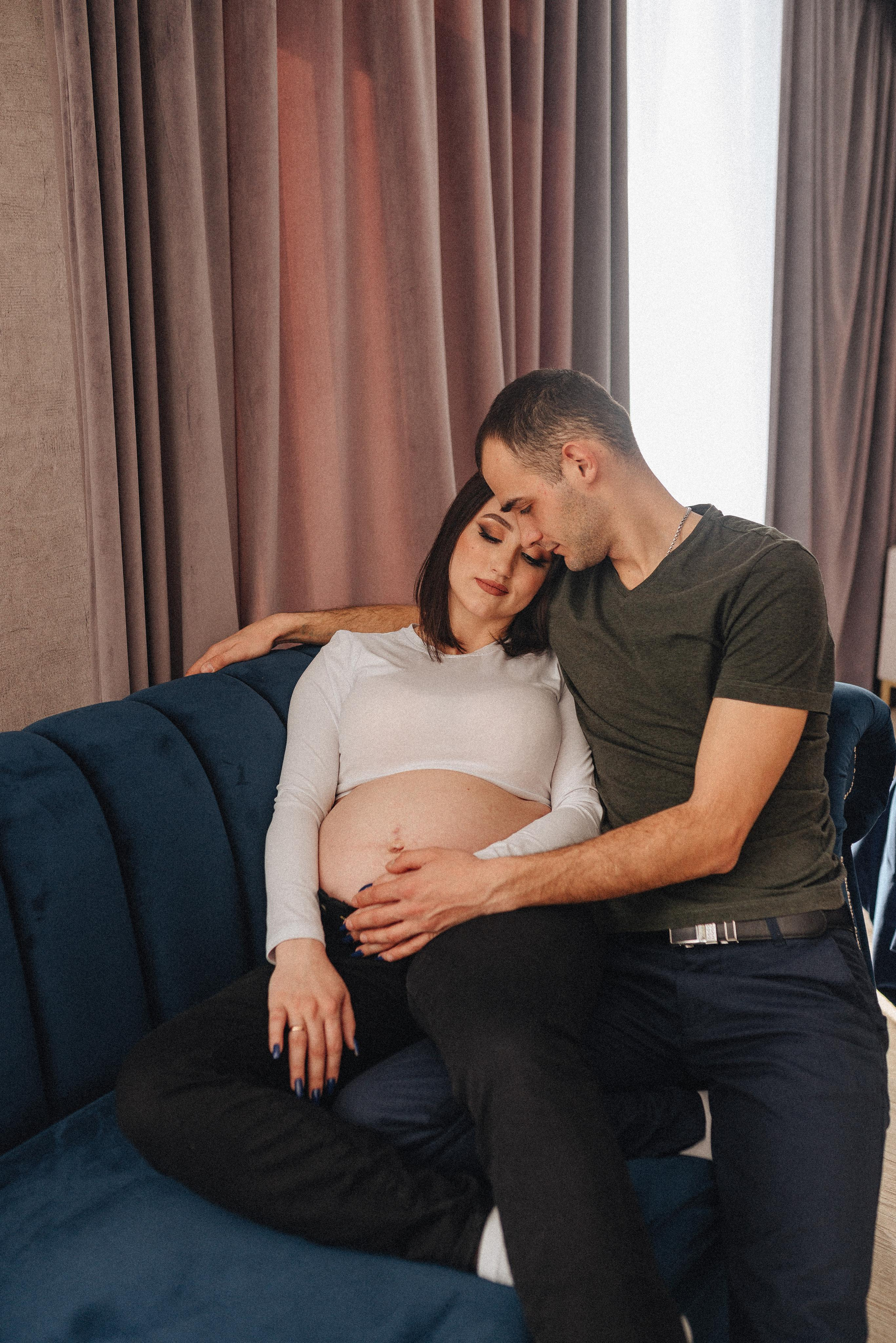 Анна и Павел | Съёмка беременности в отеле Панорама. Фотограф Карина Шмулёва. Воронеж и область