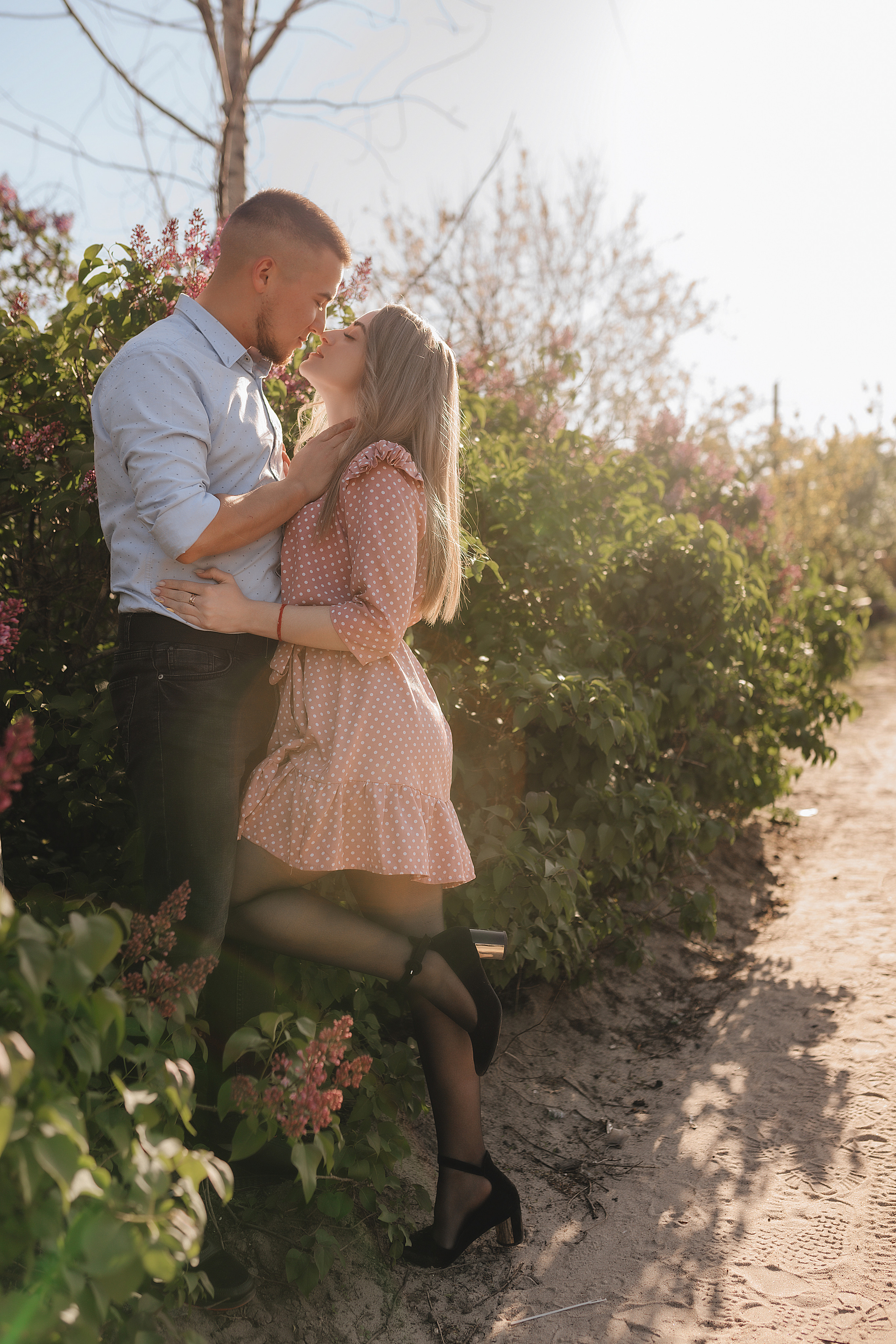 Алёна и Николай | Фото-день в сирени. Фотограф Карина Шмулёва. Воронеж и область