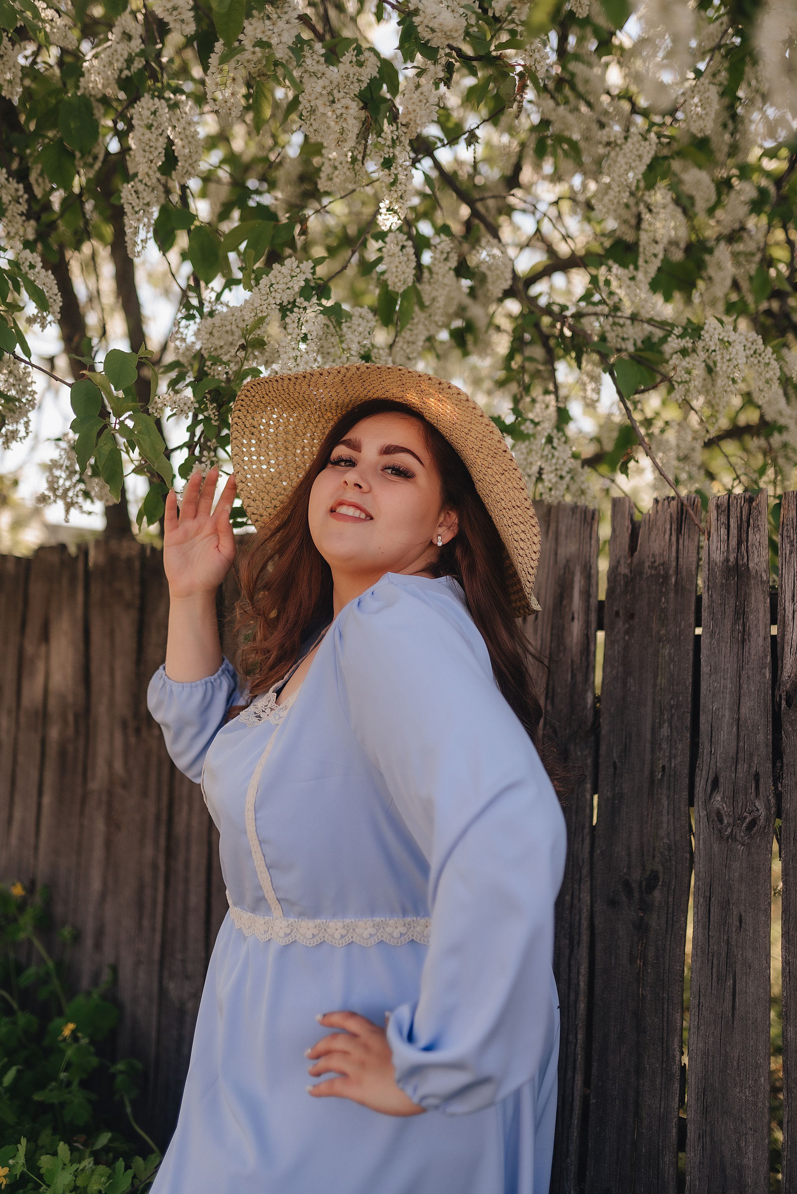 Надежда | Фото в черёмухе. Фотограф Карина Шмулёва. Воронеж и область