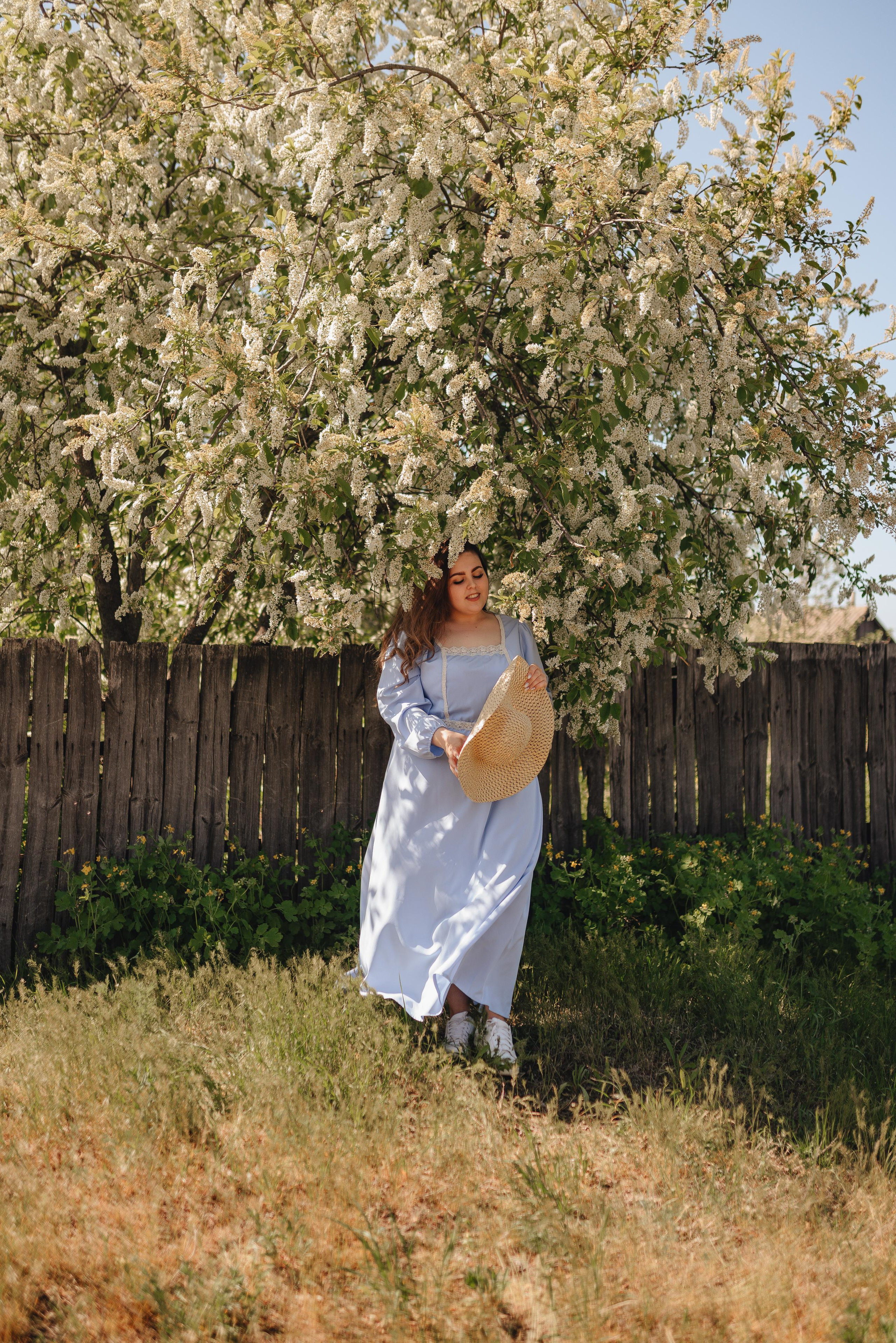 Надежда | Фото в черёмухе. Фотограф Карина Шмулёва. Воронеж и область