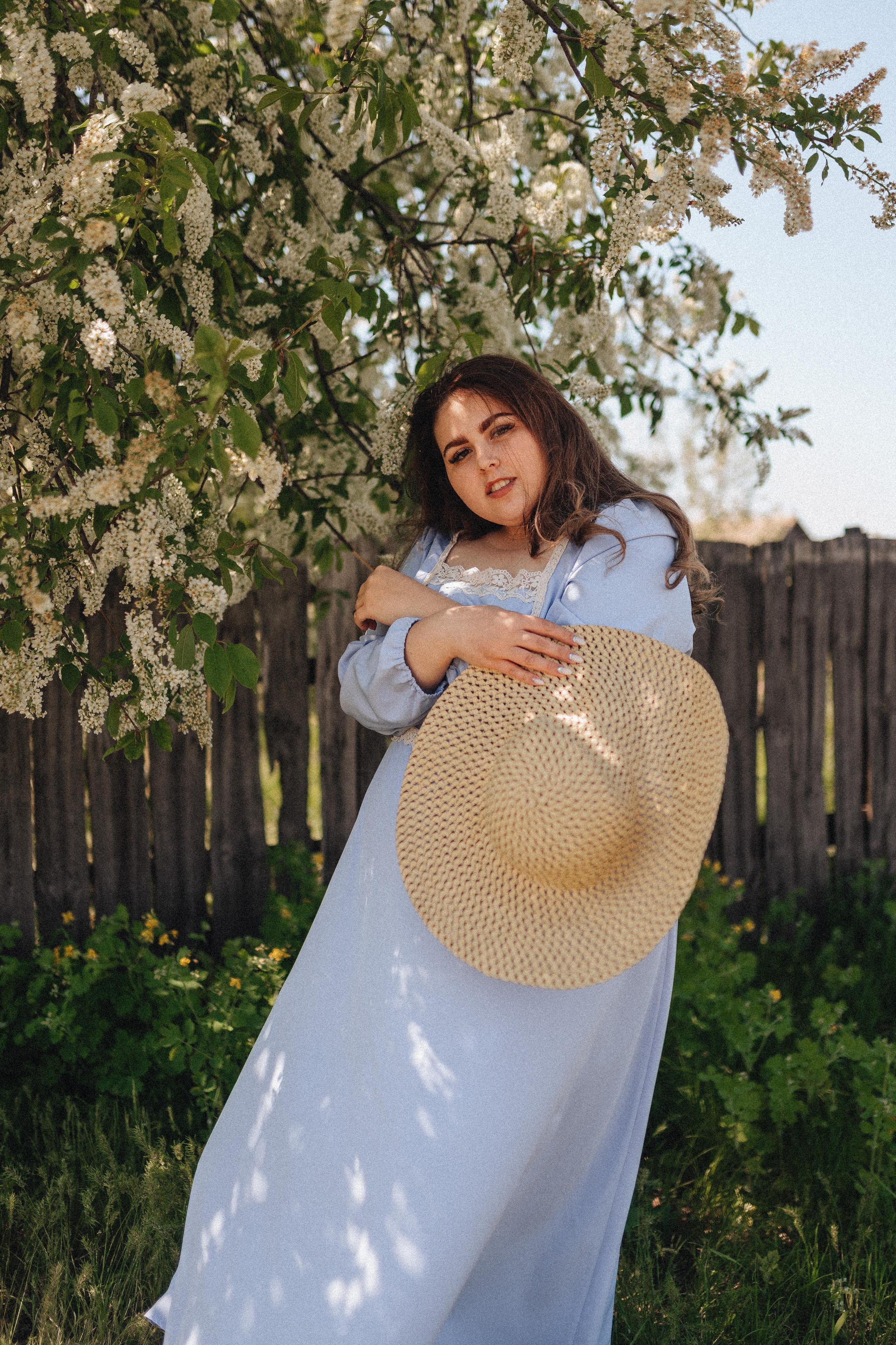 Надежда | Фото в черёмухе. Фотограф Карина Шмулёва. Воронеж и область