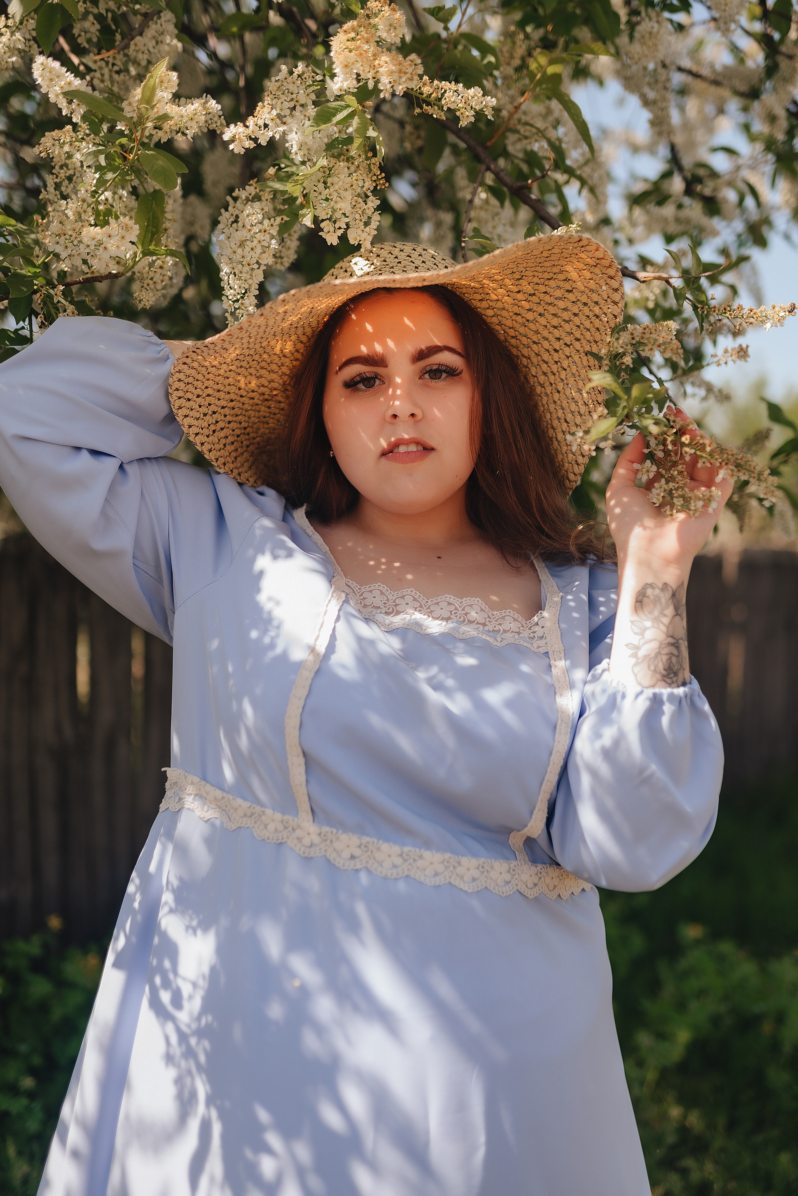 Надежда | Фото в черёмухе. Фотограф Карина Шмулёва. Воронеж и область