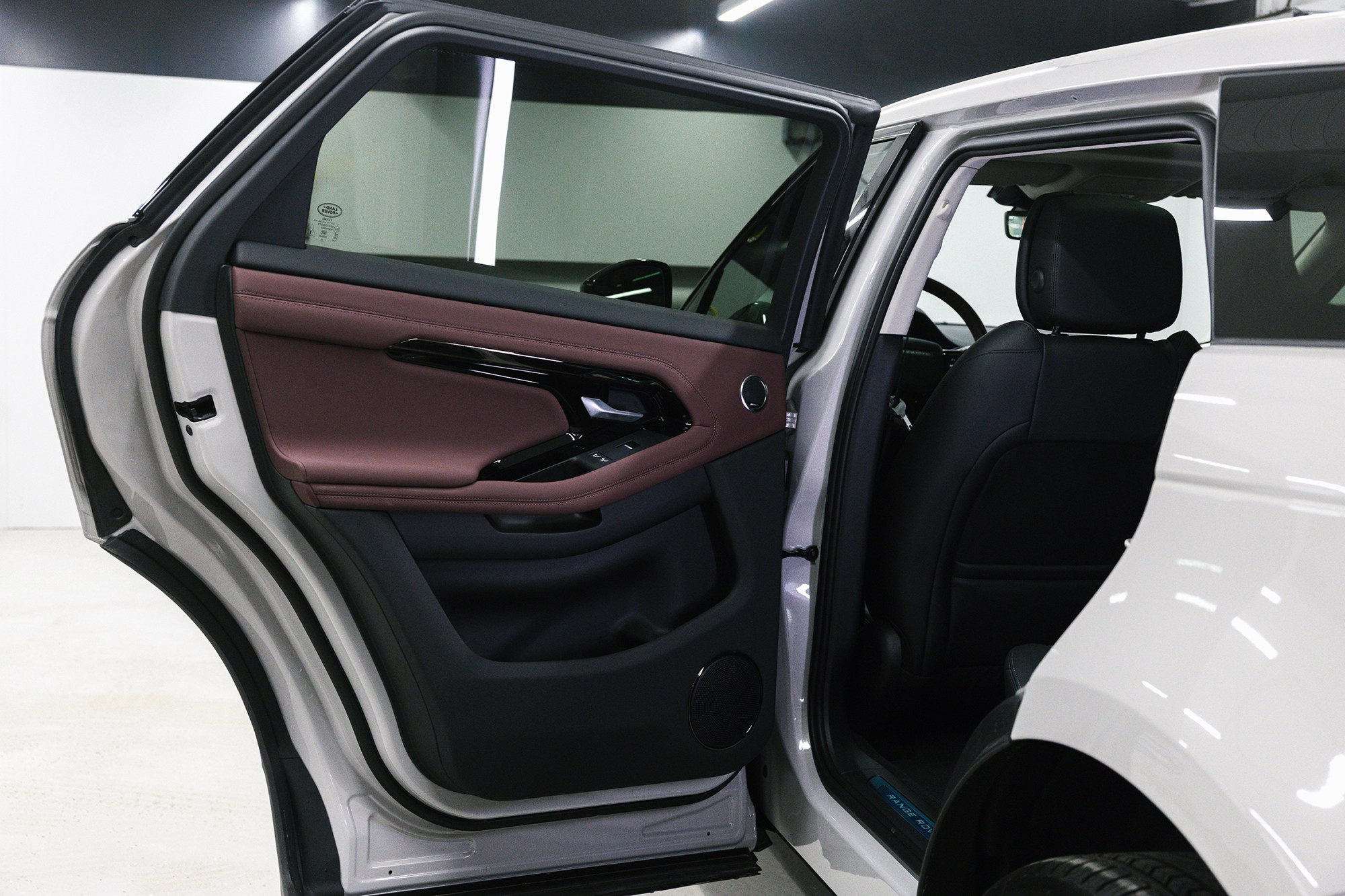 Land Rover Range Rover Evoque.2.0 Si4 4WD AT (249 л. с.). Автосалон «Х-Авто»