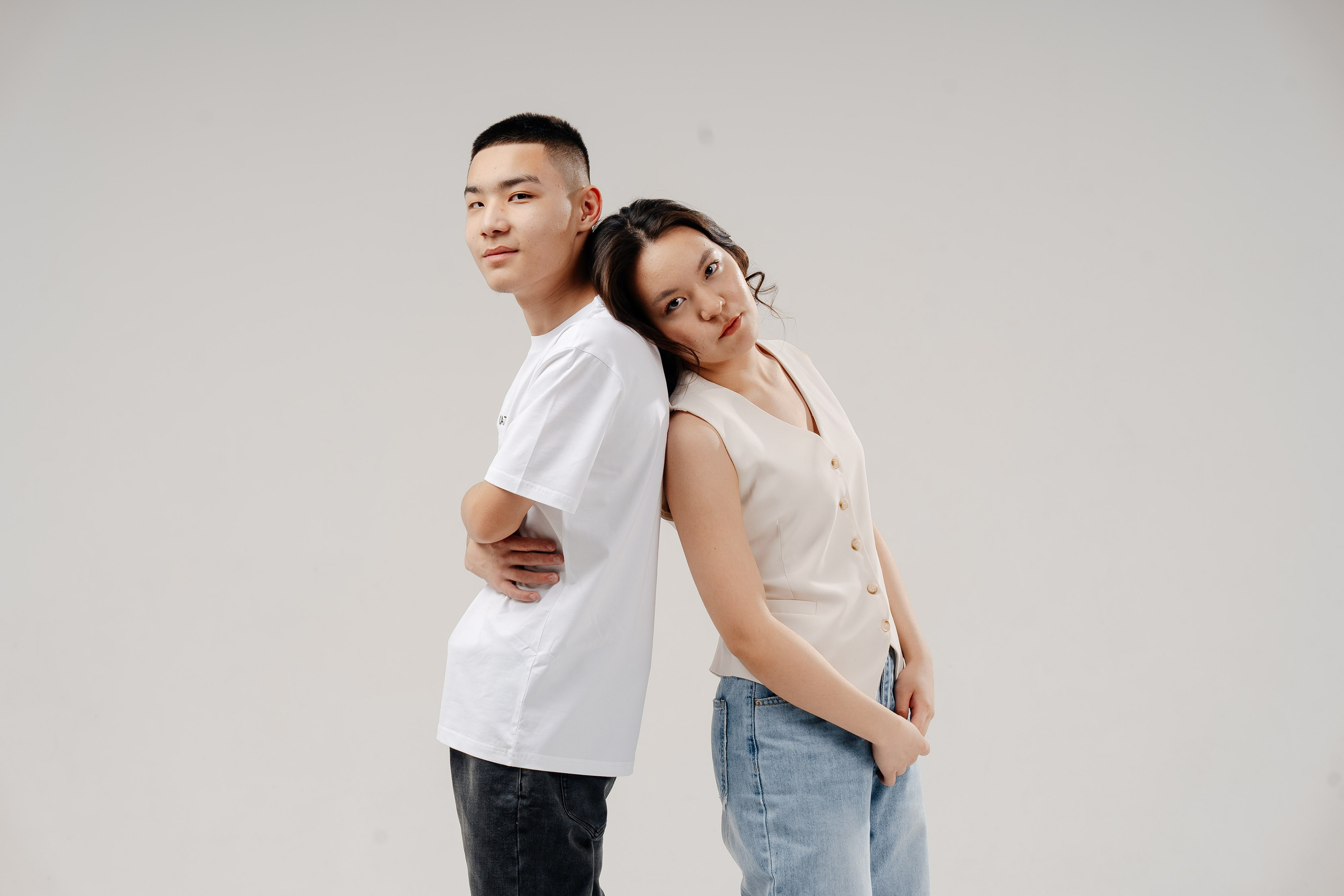 По двое. Выпускные альбомы в Нур-Султане (Астана) и по всему Казахстану