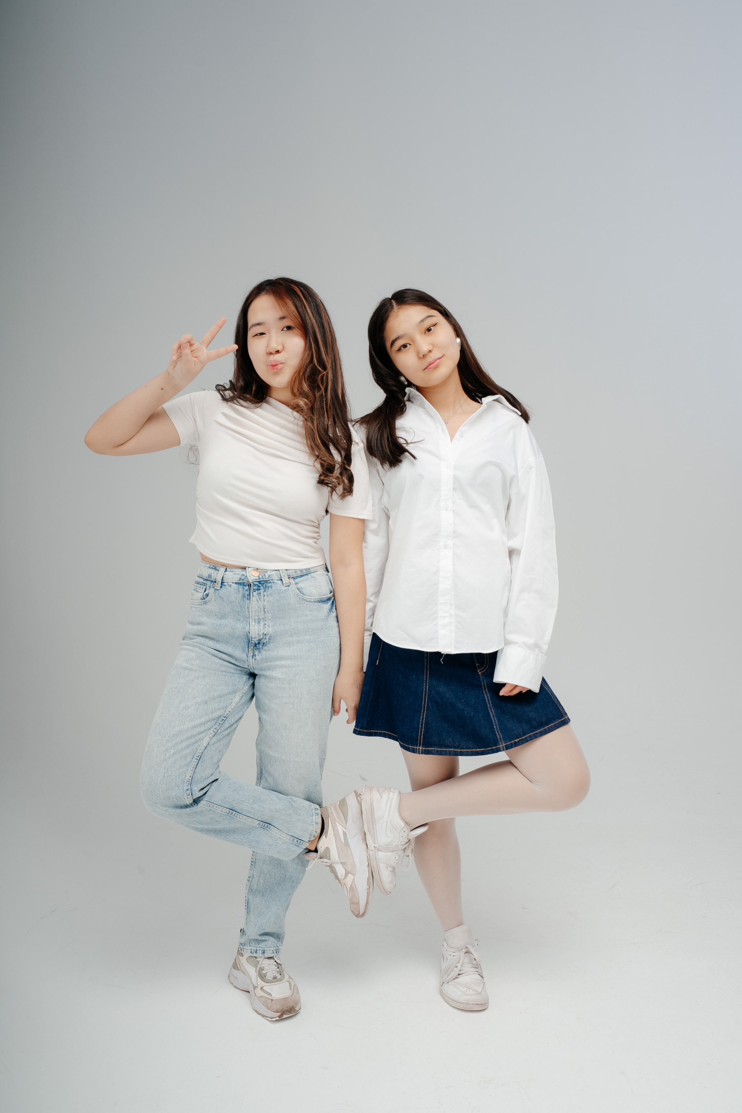 По двое. Выпускные альбомы в Нур-Султане (Астана) и по всему Казахстану