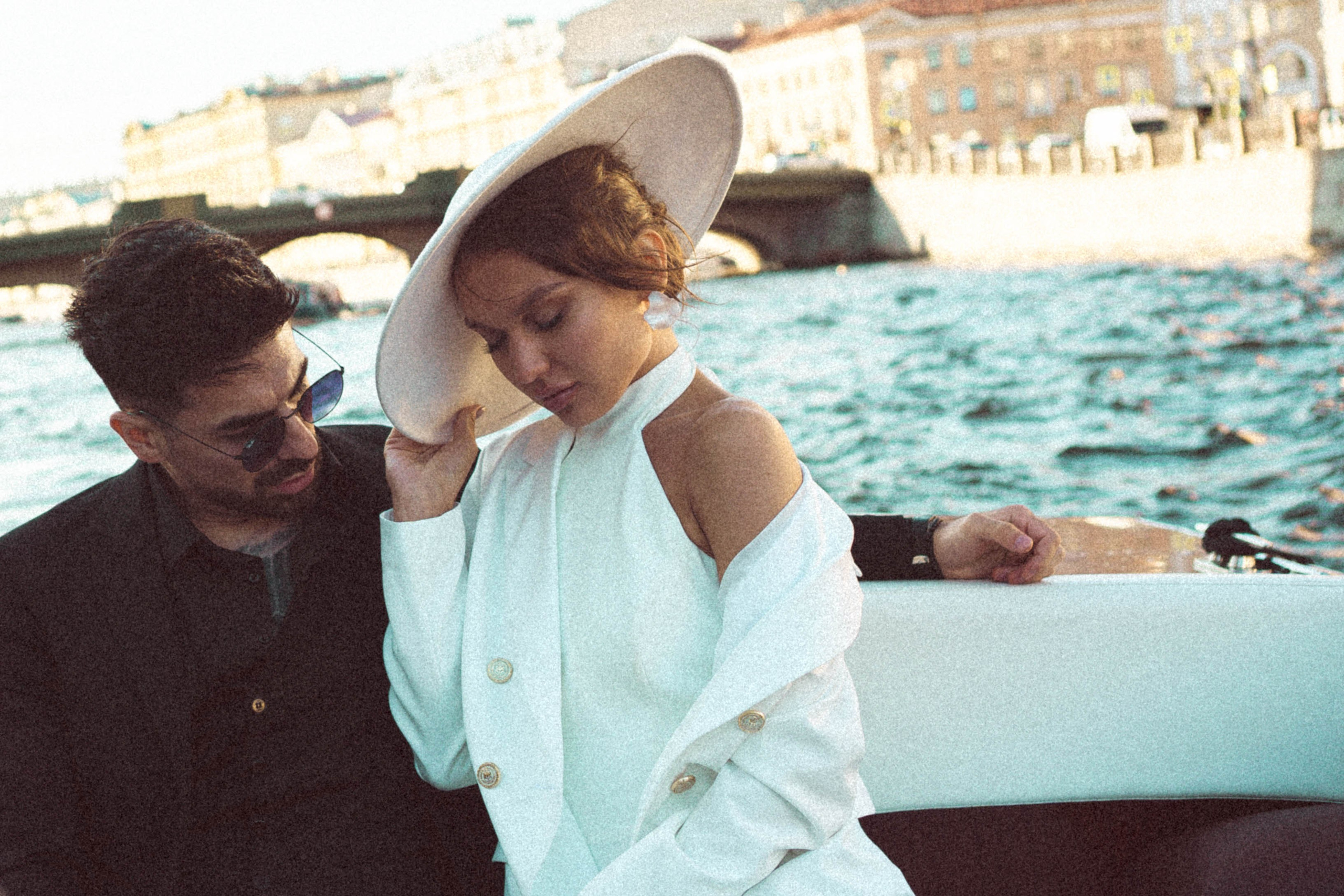 СВАДЕНБНАЯ СЬЕМКА НА КАТЕРЕ ПО КАНАЛАМ САНКТ-ПЕТЕРБУРГА И В АКВАТОРИИ НЕВЫ. Профессиональный фотограф, Санкт-Петербург — Виктория Богомолова