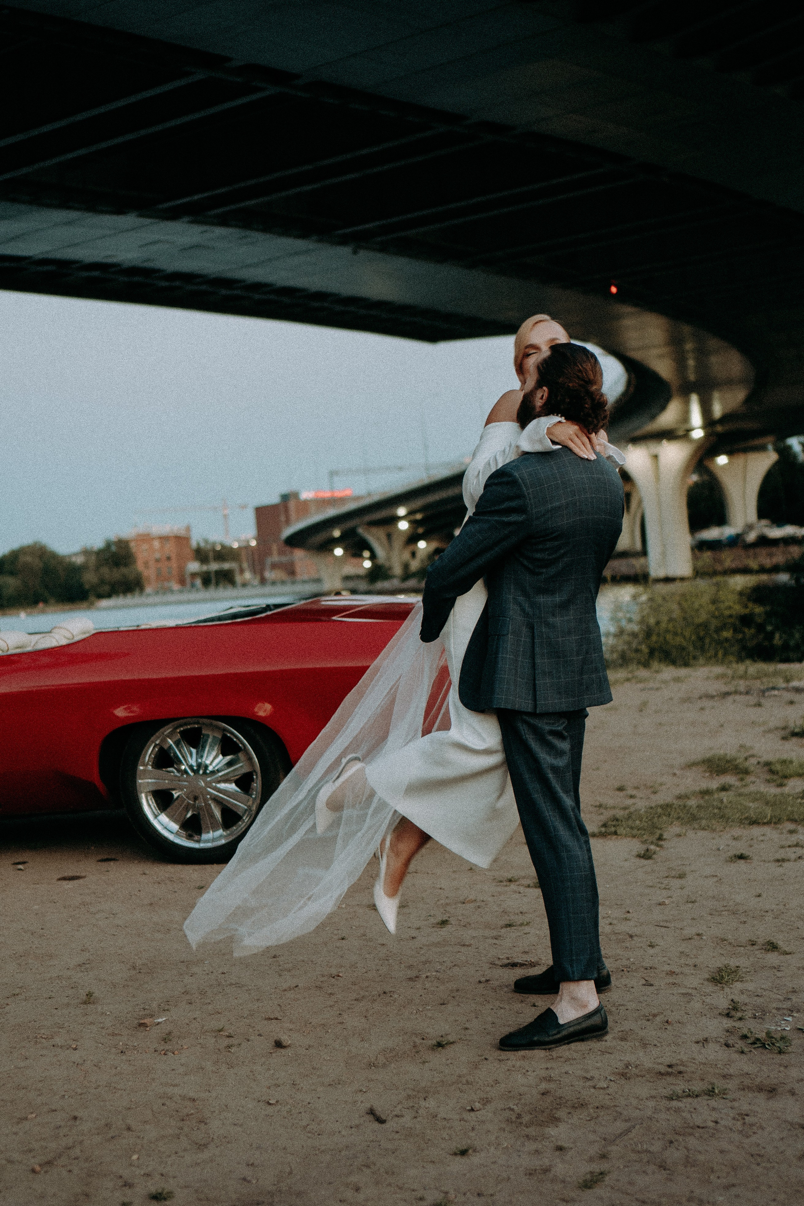 СВАДЕБНАЯ СЬЕМКА ВОЗЛЕ МСОТА БЕТАНКУРА НА КАБРИОЛЕТЕ. Профессиональный фотограф, Санкт-Петербург — Виктория Богомолова